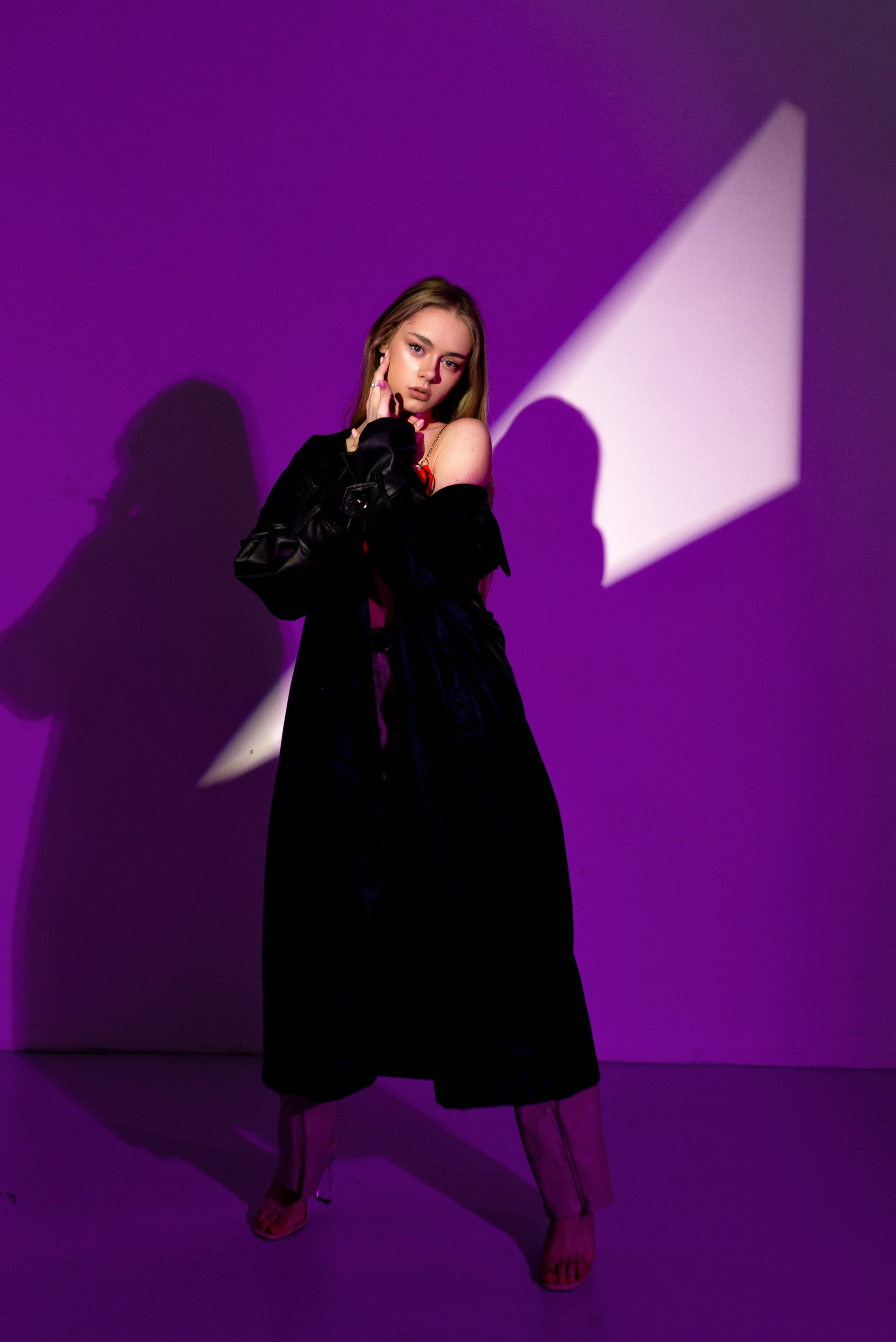 Фотосъемка в белье и черном плаще. Фотограф в Витебске Сергей Томашев