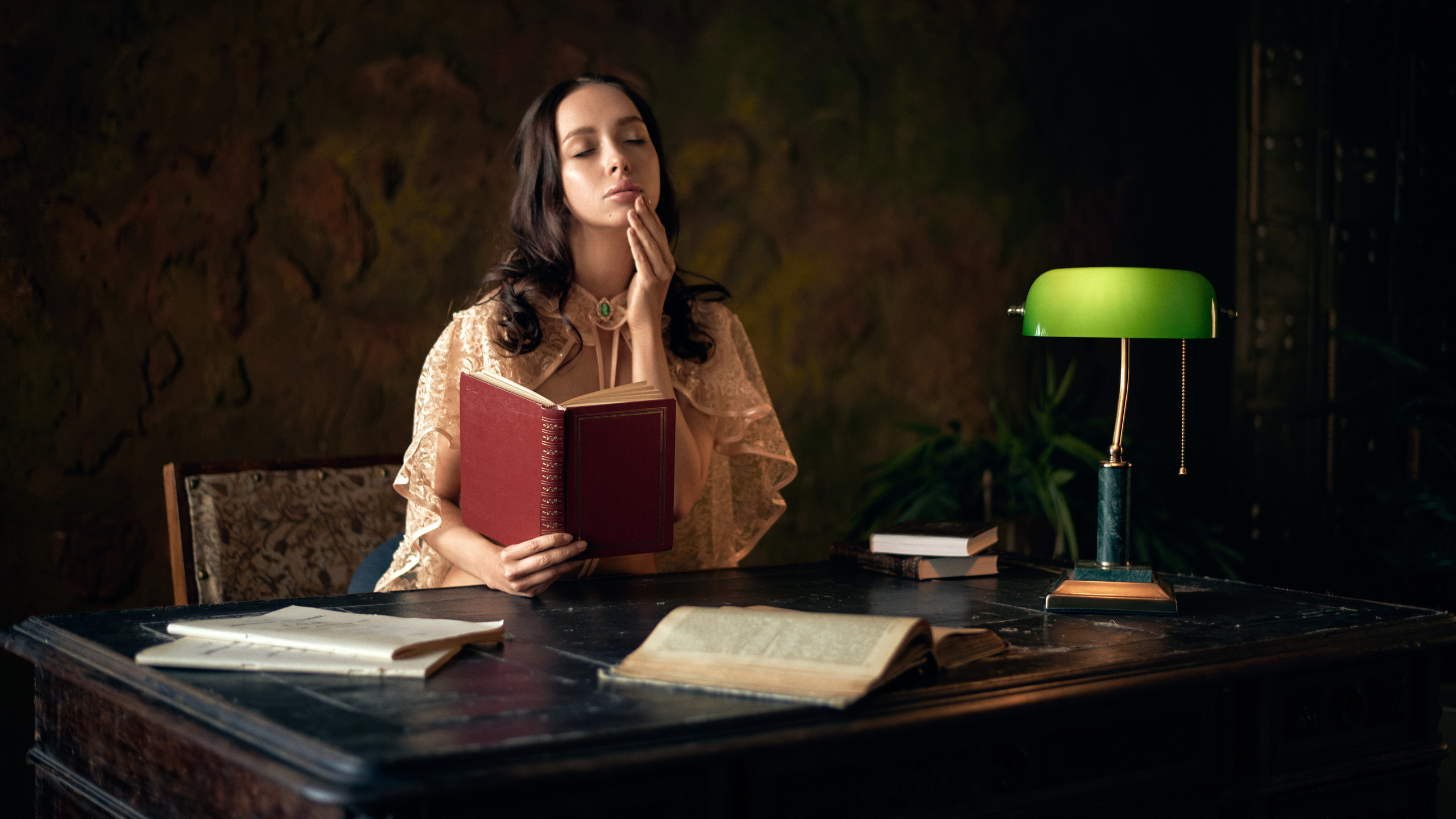 Женский портрет в интерьере. Макс Пыжик портретный фотограф в Москве