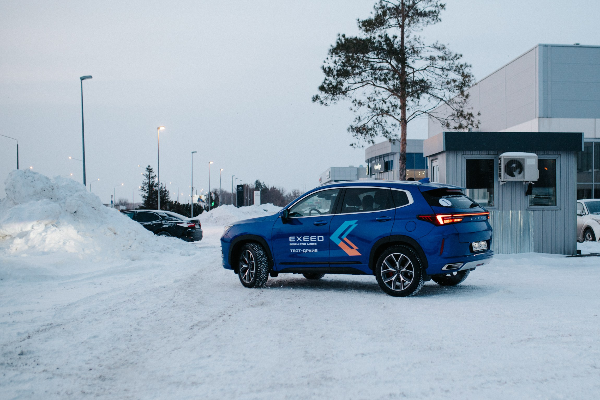 Открытие автосалона Exeed. Портретный и репортажной фотограф Алексей Волков. Москва, Оренбург