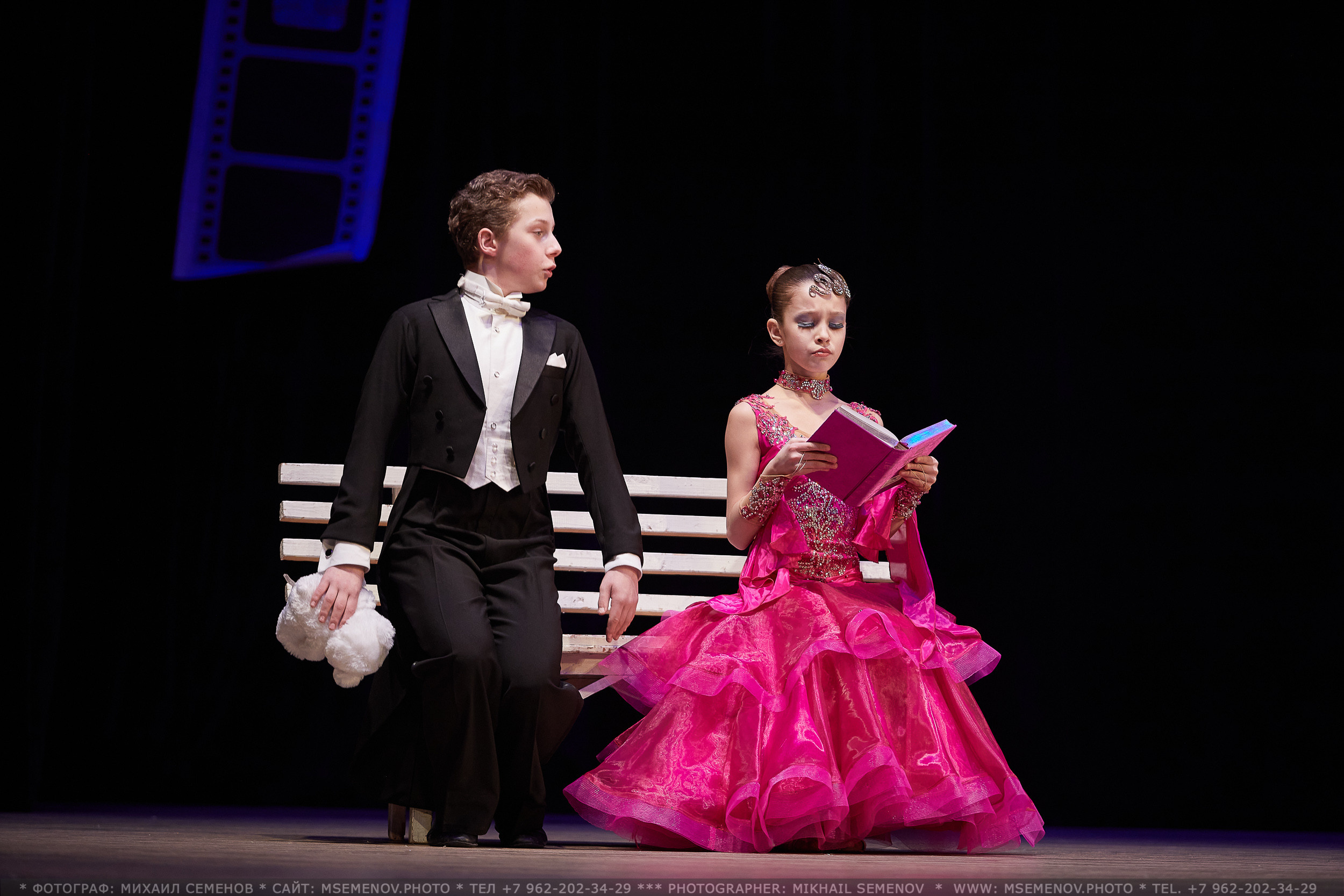 Анонс фоторепортаж с концерта Танцевальный Клуб «Apriori». Фотограф, фотопроекты Михаила Семенова в Ярославле. Фотошкола