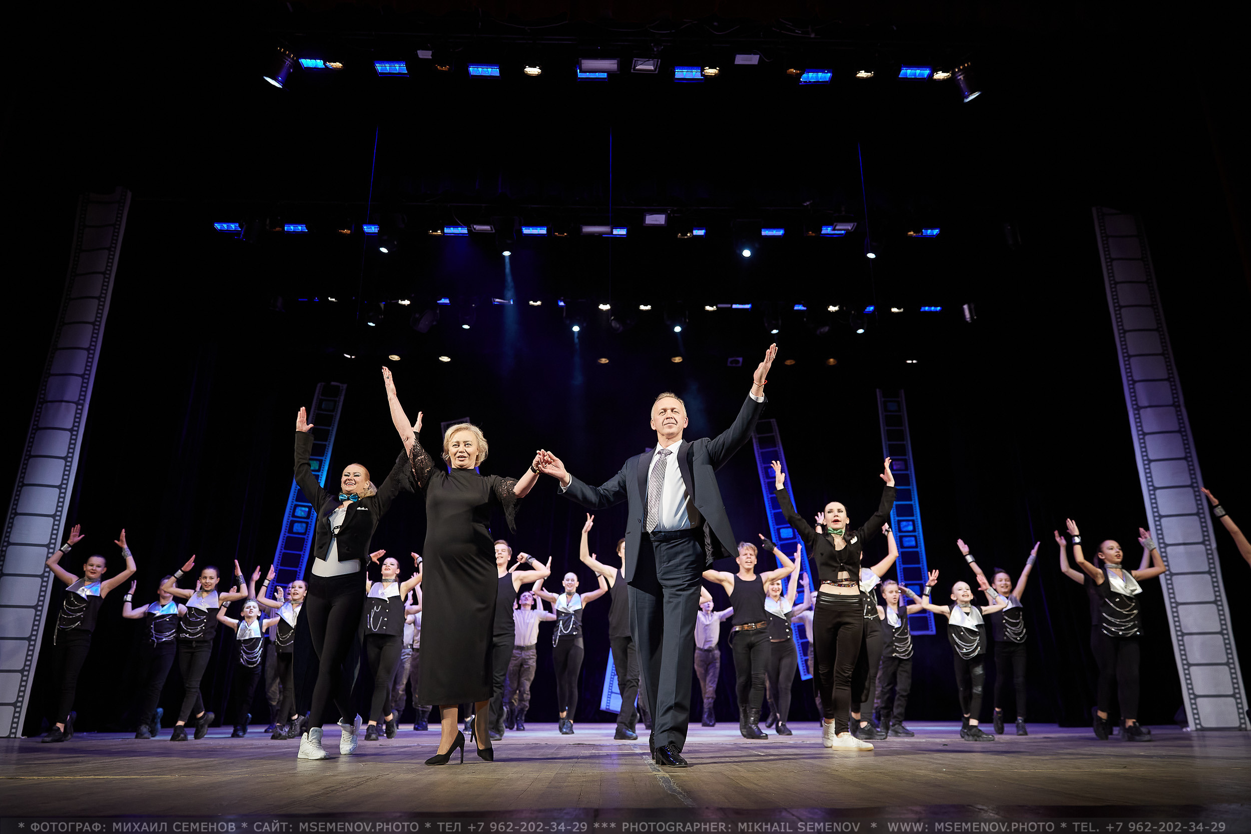 Анонс фоторепортаж с концерта Танцевальный Клуб «Apriori». Фотограф, фотопроекты Михаила Семенова в Ярославле. Фотошкола