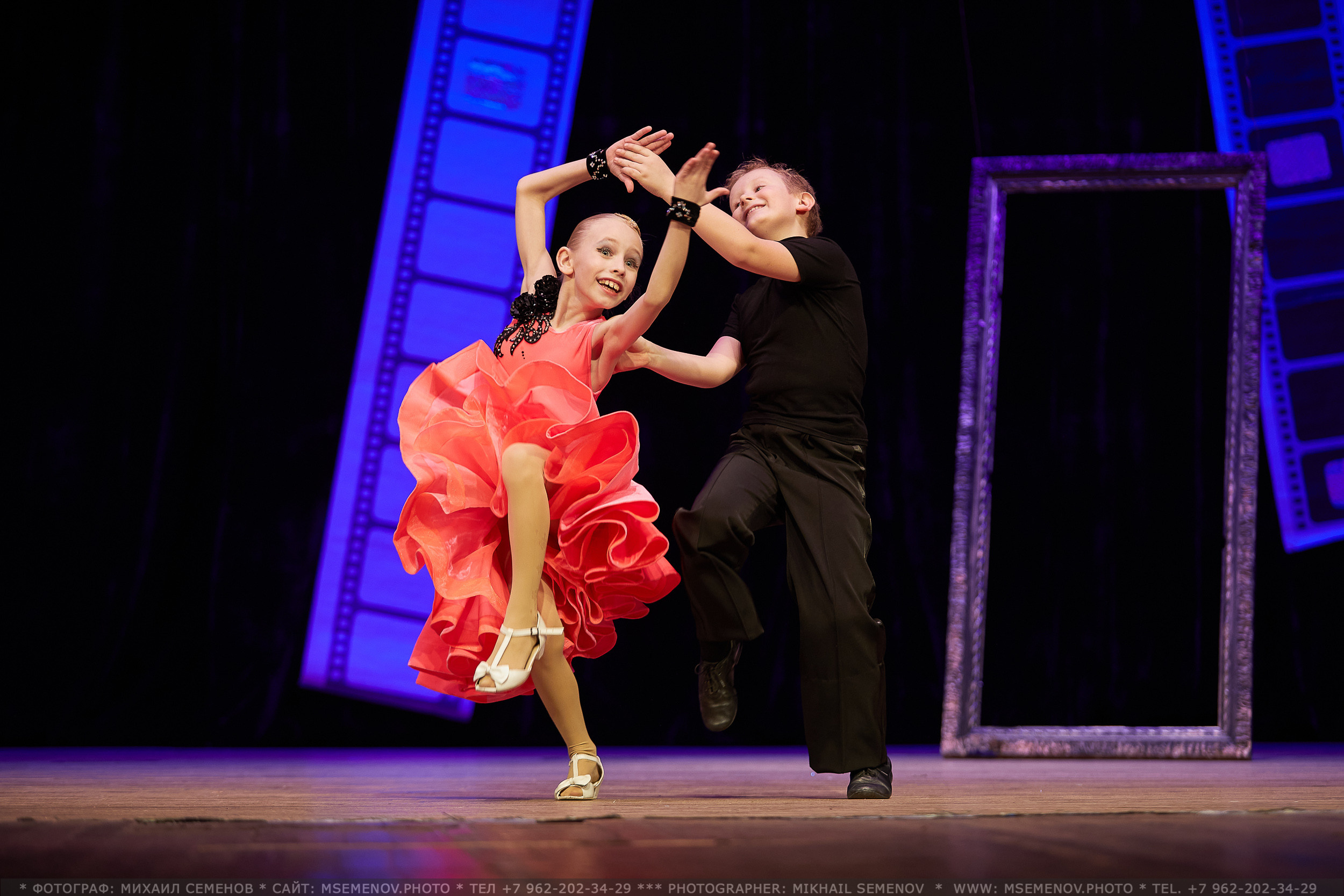 Анонс фоторепортаж с концерта Танцевальный Клуб «Apriori». Фотограф, фотопроекты Михаила Семенова в Ярославле. Фотошкола