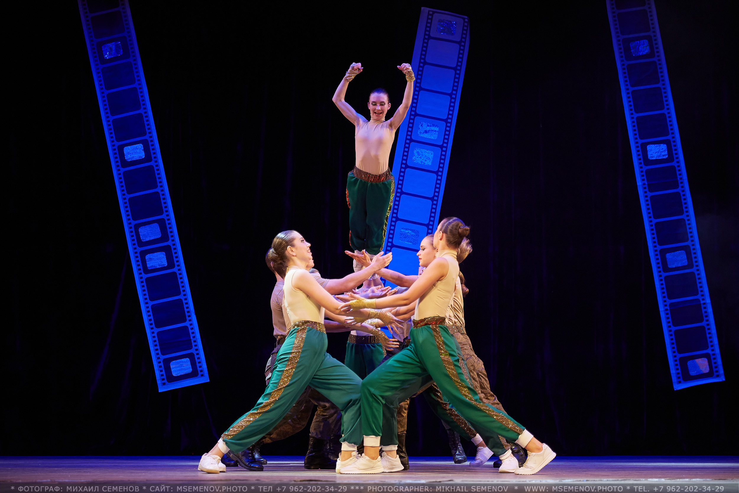 Анонс фоторепортаж с концерта Танцевальный Клуб «Apriori». Фотограф, фотопроекты Михаила Семенова в Ярославле. Фотошкола