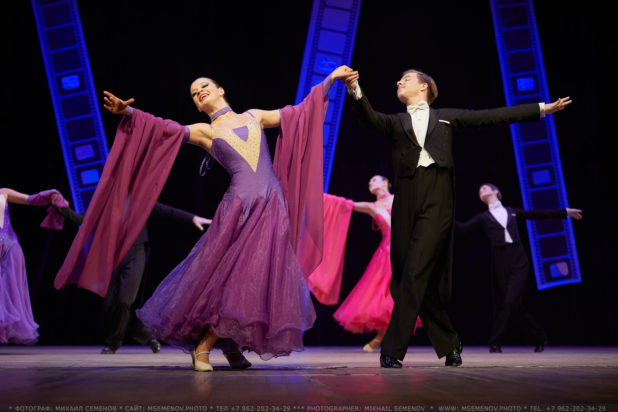 Анонс фоторепортаж с концерта Танцевальный Клуб «Apriori». Фотограф, фотопроекты Михаила Семенова в Ярославле. Фотошкола