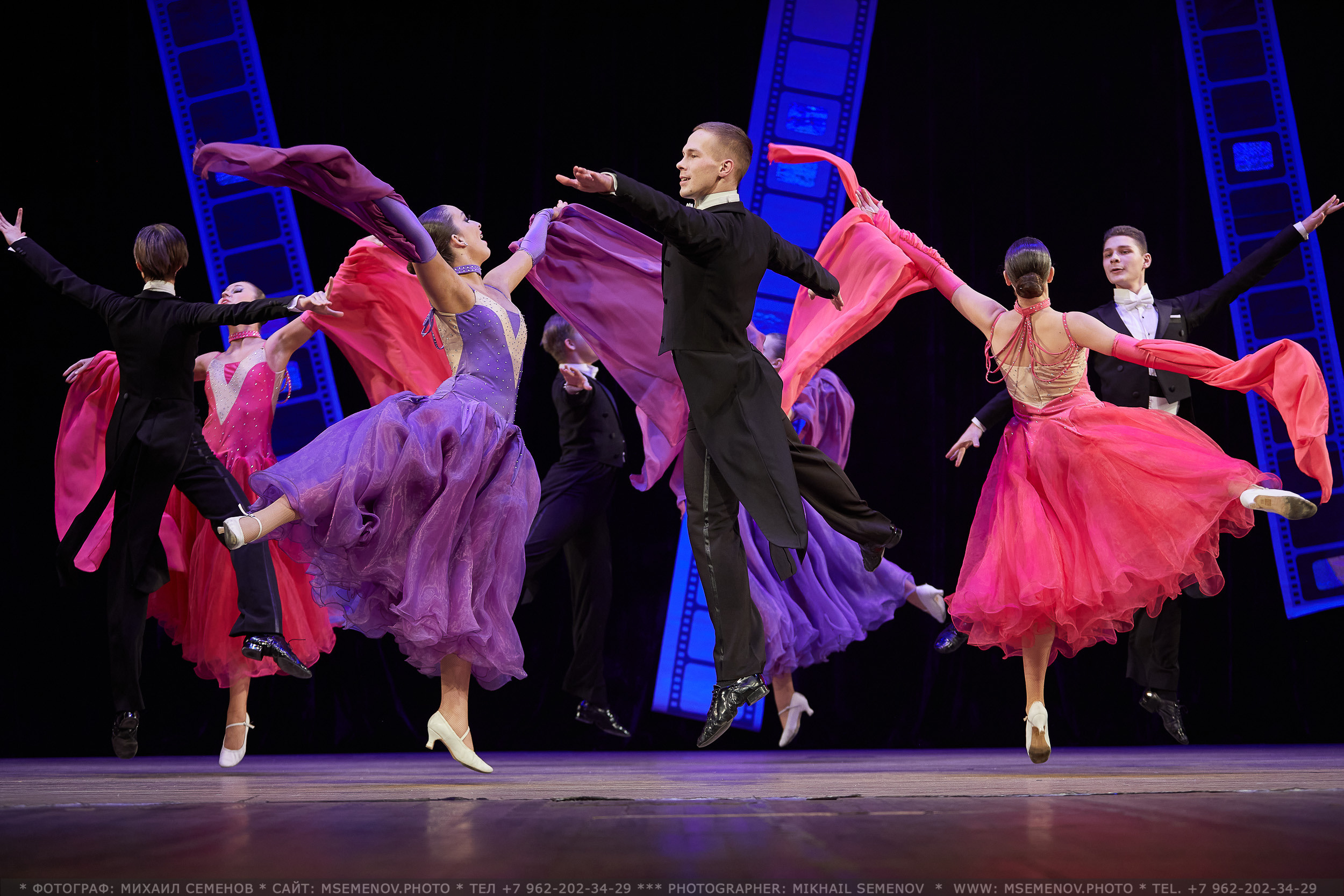 Анонс фоторепортаж с концерта Танцевальный Клуб «Apriori». Фотограф, фотопроекты Михаила Семенова в Ярославле. Фотошкола