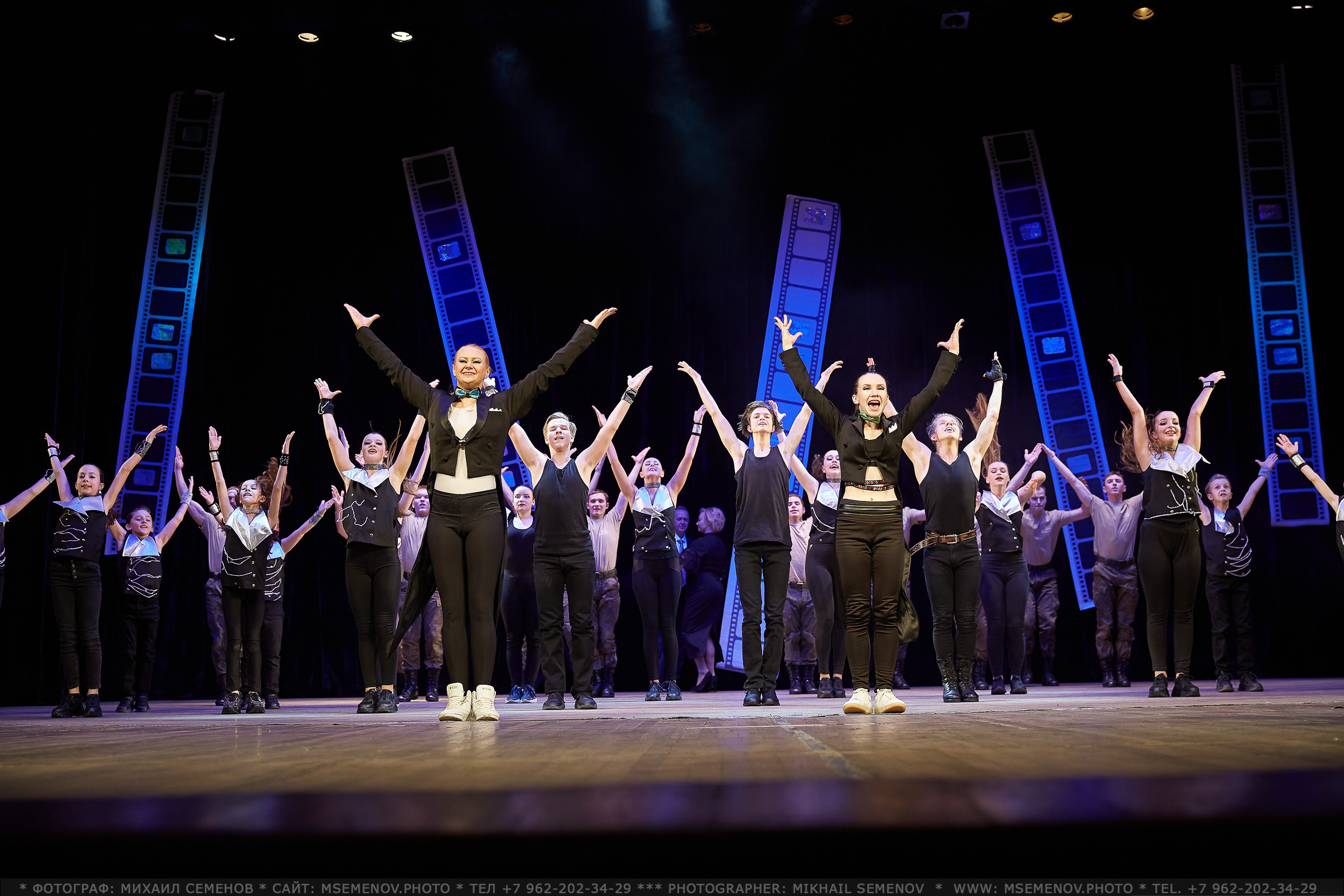 Анонс фоторепортаж с концерта Танцевальный Клуб «Apriori». Фотограф, фотопроекты Михаила Семенова в Ярославле. Фотошкола