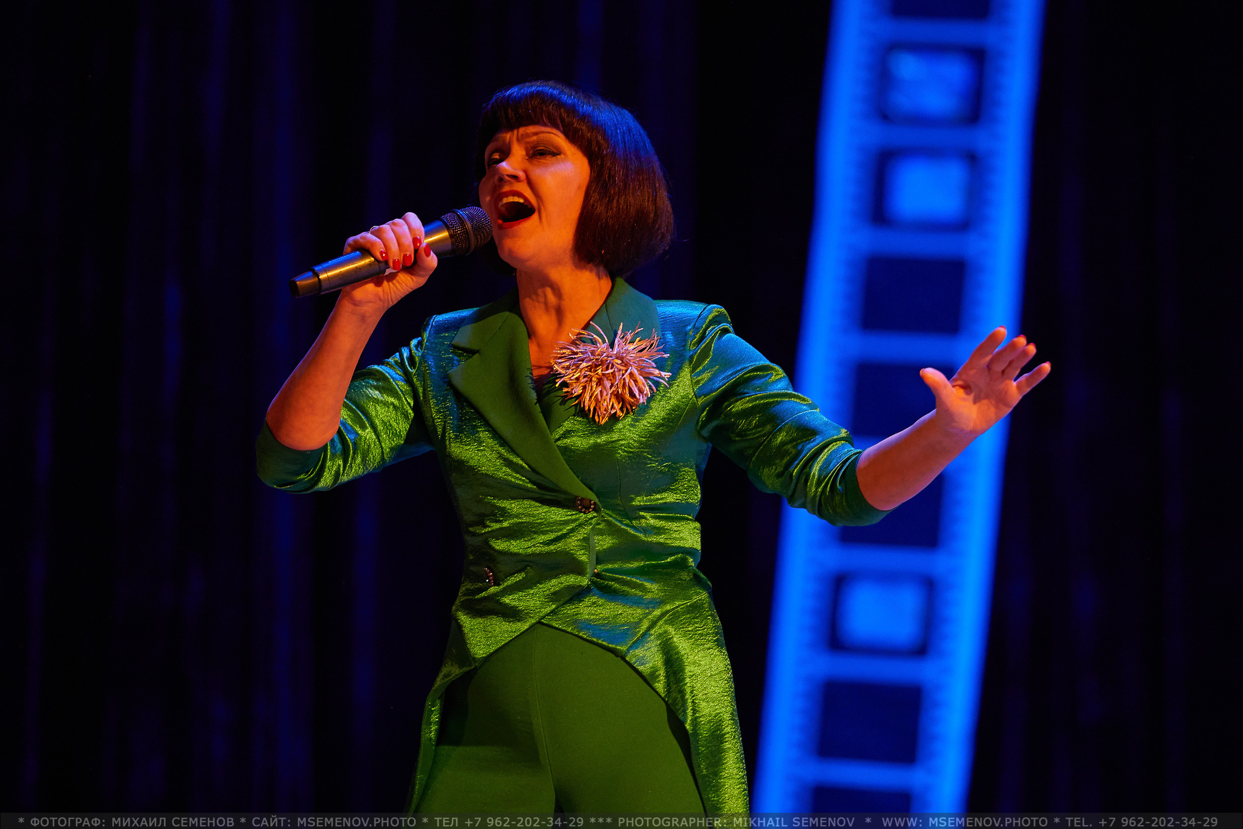 Анонс фоторепортаж с концерта Танцевальный Клуб «Apriori». Фотограф, фотопроекты Михаила Семенова в Ярославле. Фотошкола