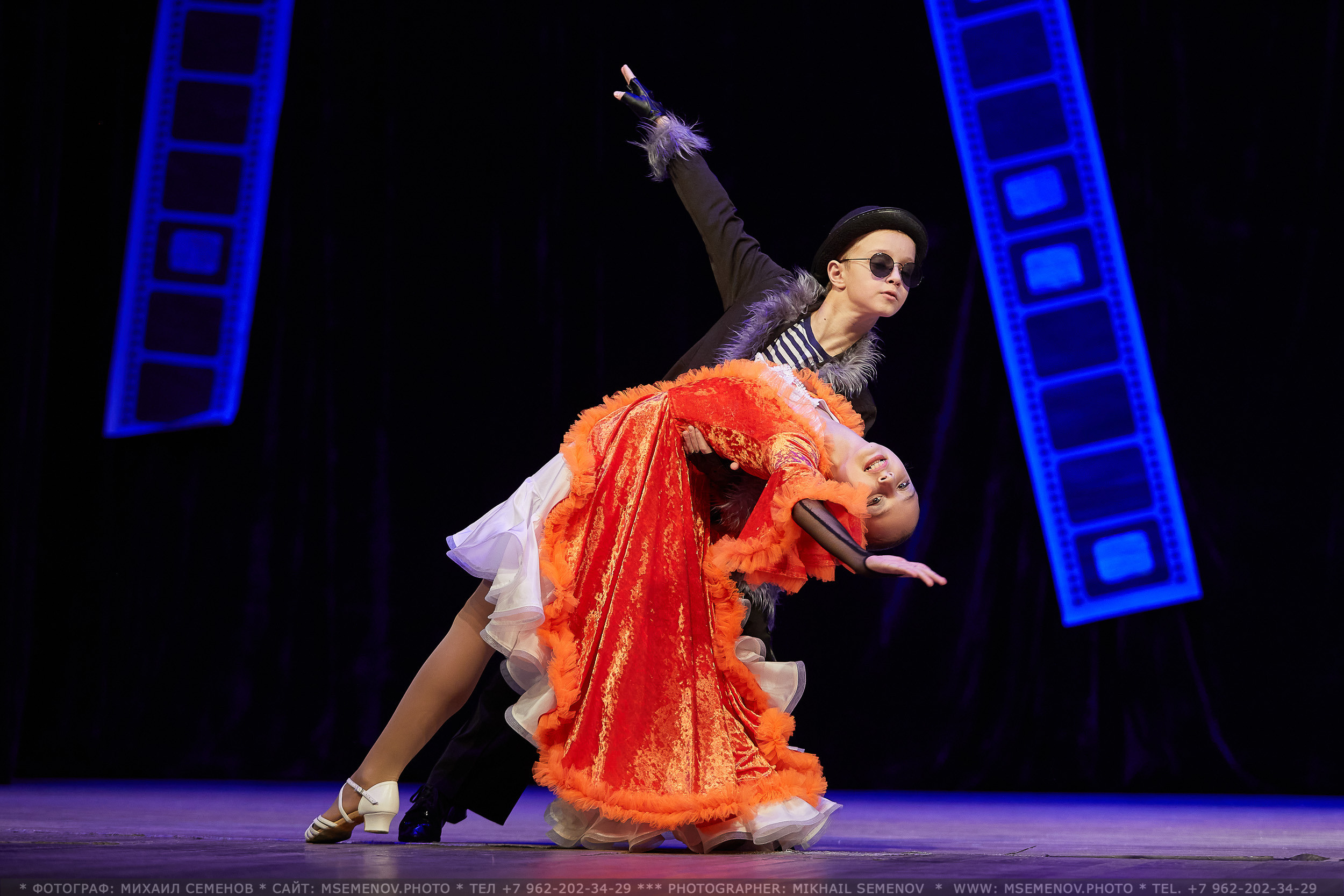 Анонс фоторепортаж с концерта Танцевальный Клуб «Apriori». Фотограф, фотопроекты Михаила Семенова в Ярославле. Фотошкола