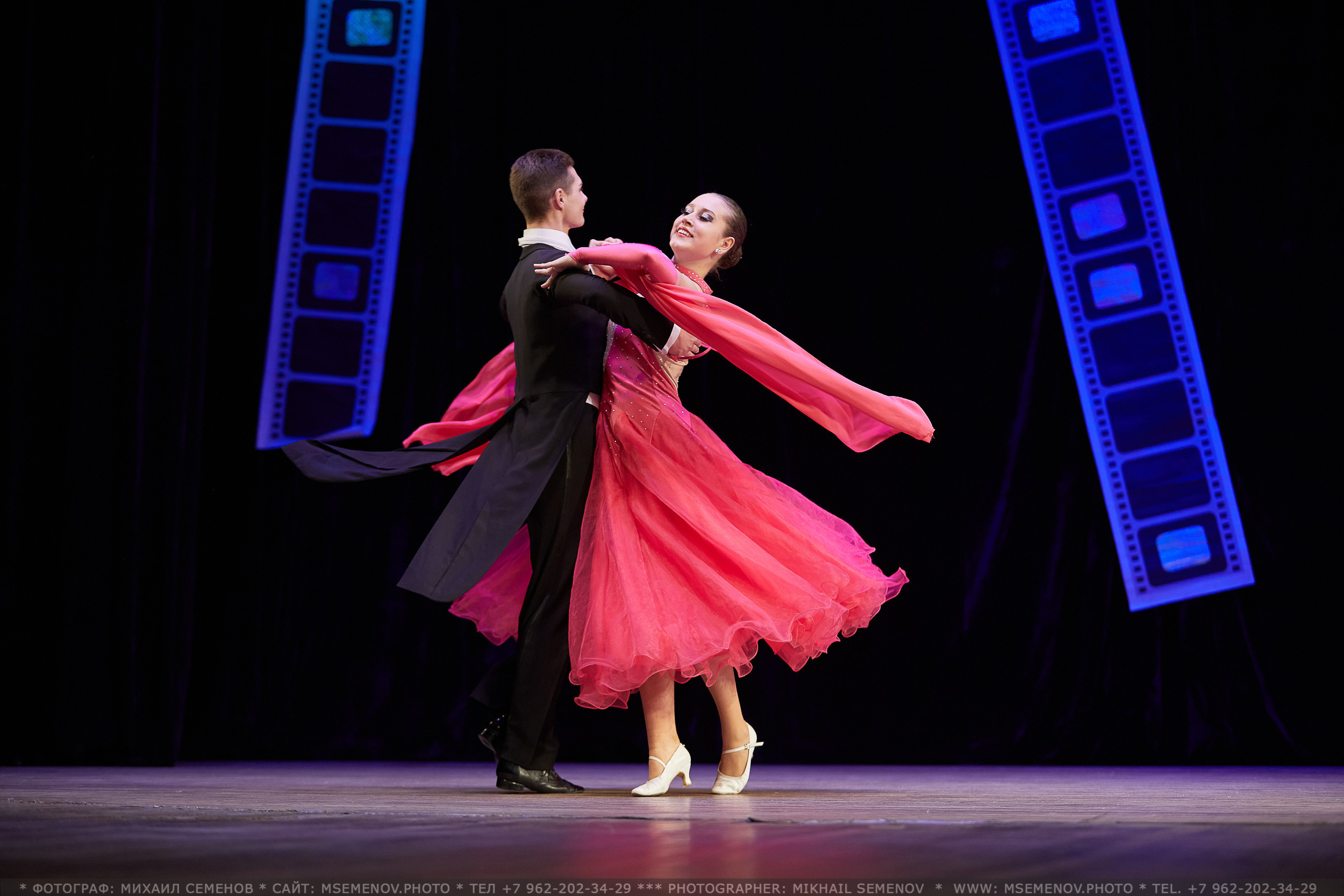 Анонс фоторепортаж с концерта Танцевальный Клуб «Apriori». Фотограф, фотопроекты Михаила Семенова в Ярославле. Фотошкола