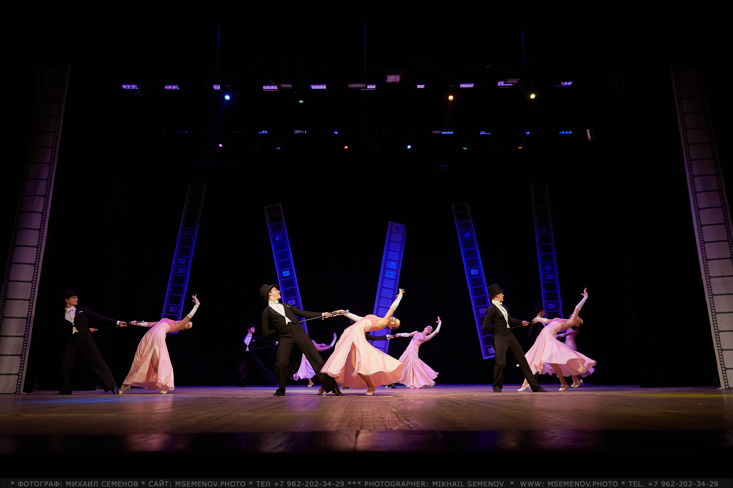 Анонс фоторепортаж с концерта Танцевальный Клуб «Apriori». Фотограф, фотопроекты Михаила Семенова в Ярославле. Фотошкола