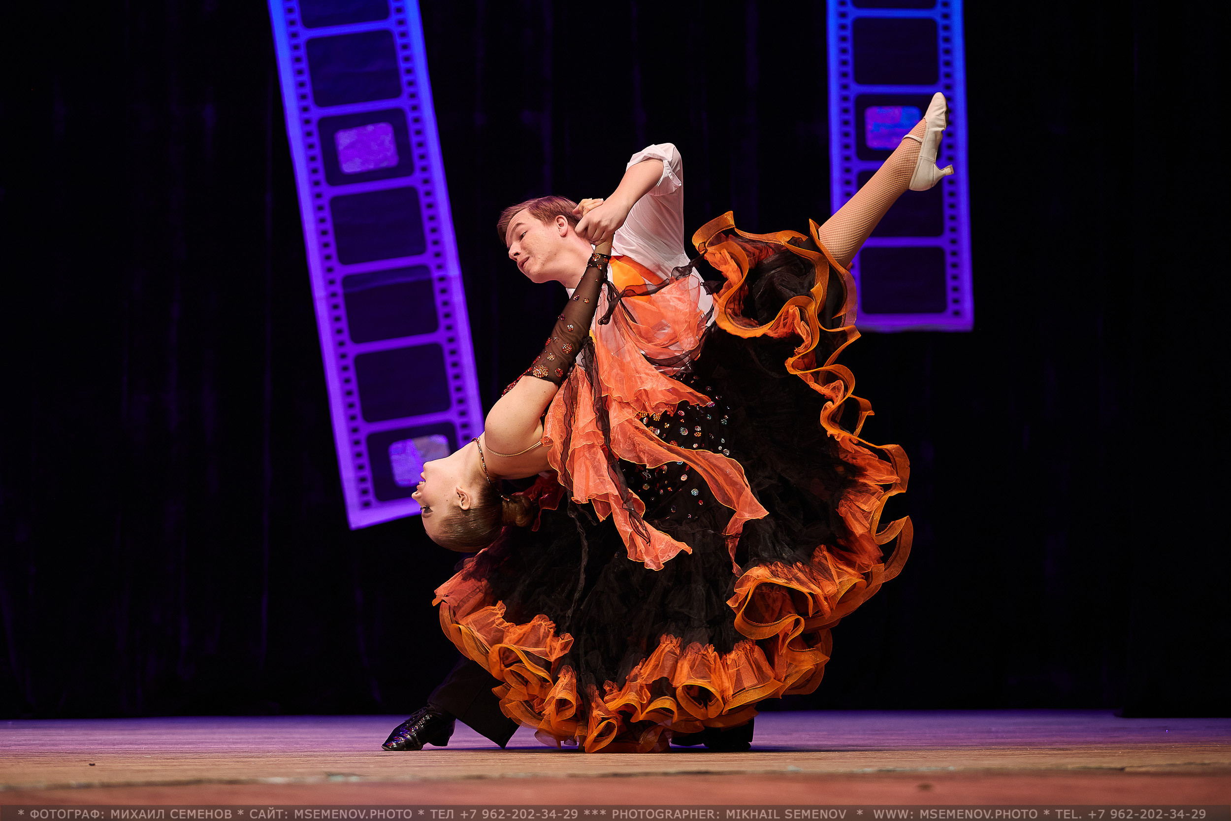 Анонс фоторепортаж с концерта Танцевальный Клуб «Apriori». Фотограф, фотопроекты Михаила Семенова в Ярославле. Фотошкола