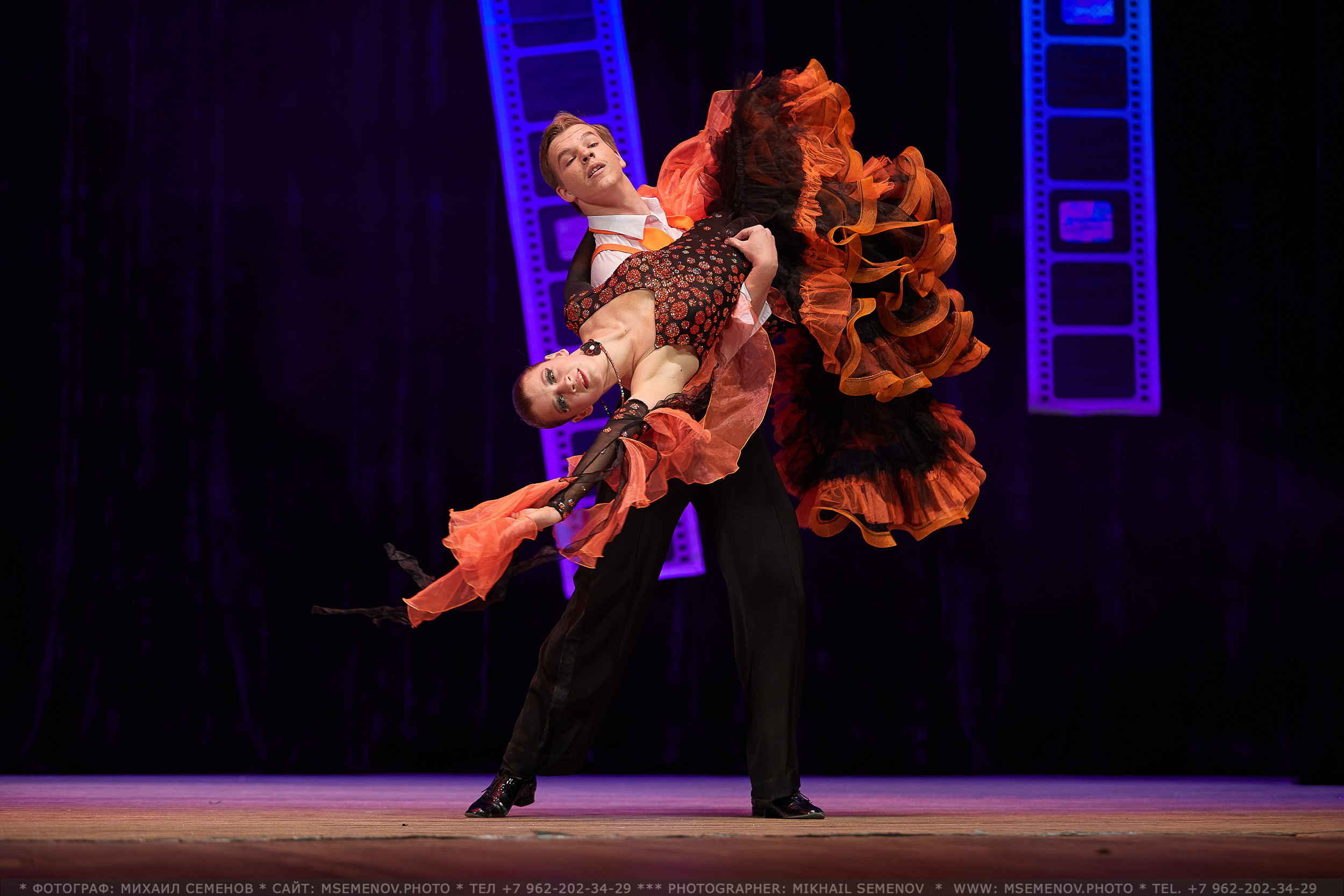 Анонс фоторепортаж с концерта Танцевальный Клуб «Apriori». Фотограф, фотопроекты Михаила Семенова в Ярославле. Фотошкола