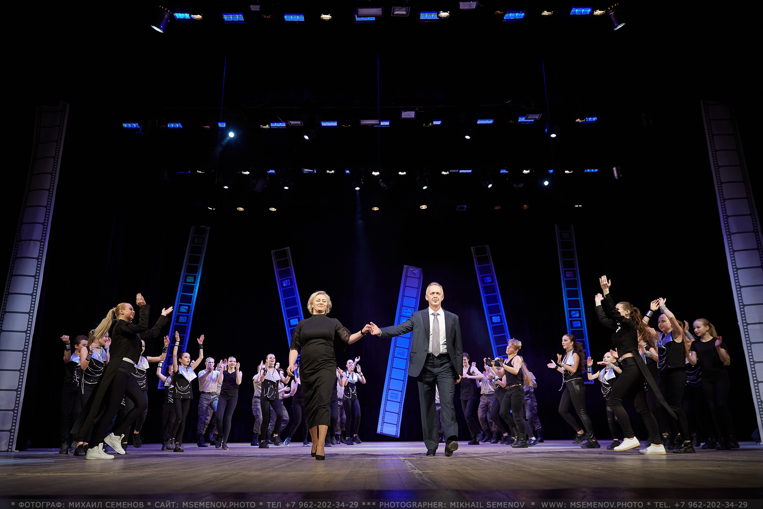 Анонс фоторепортаж с концерта Танцевальный Клуб «Apriori». Фотограф, фотопроекты Михаила Семенова в Ярославле. Фотошкола