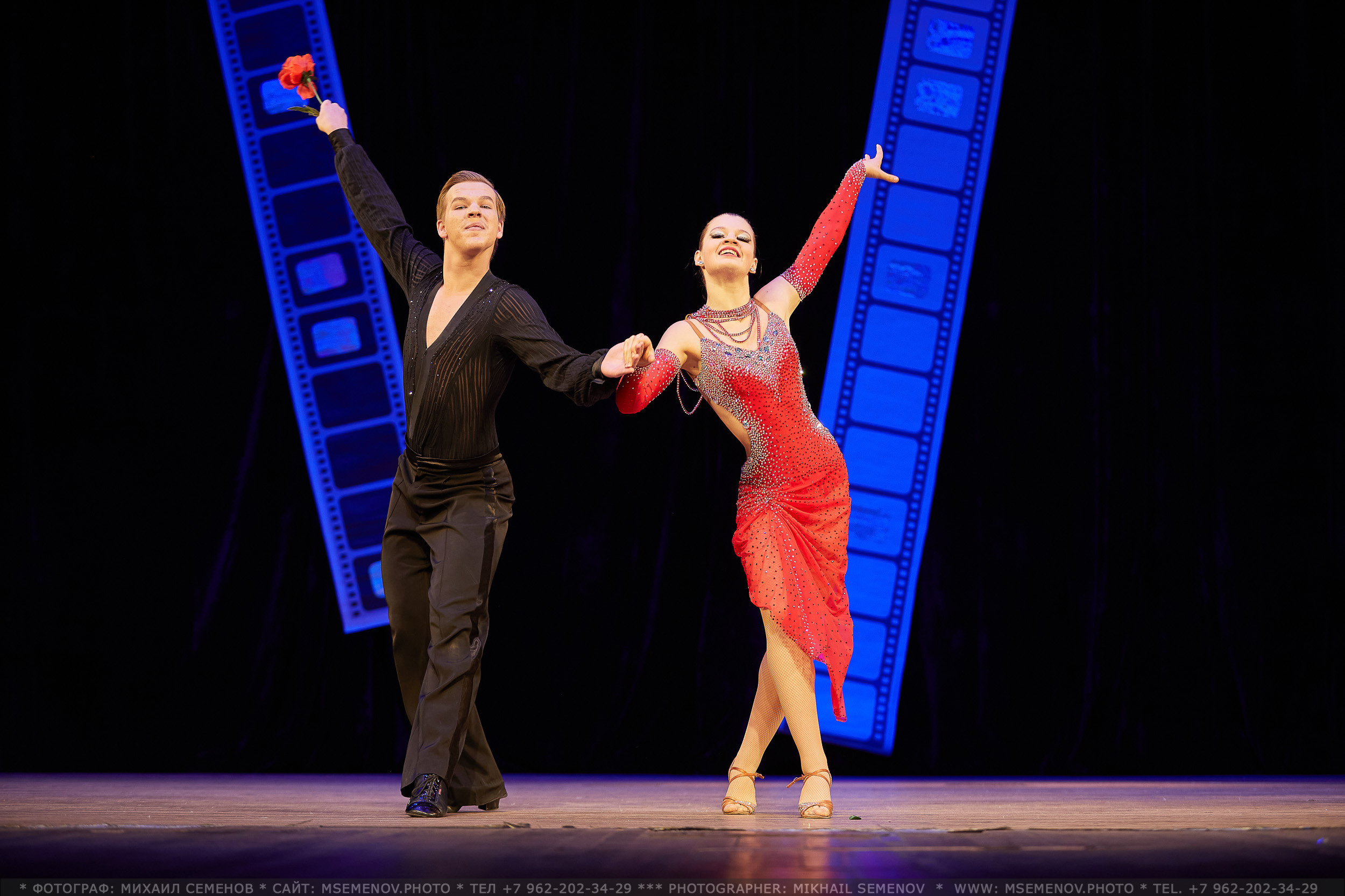 Анонс фоторепортаж с концерта Танцевальный Клуб «Apriori». Фотограф, фотопроекты Михаила Семенова в Ярославле. Фотошкола