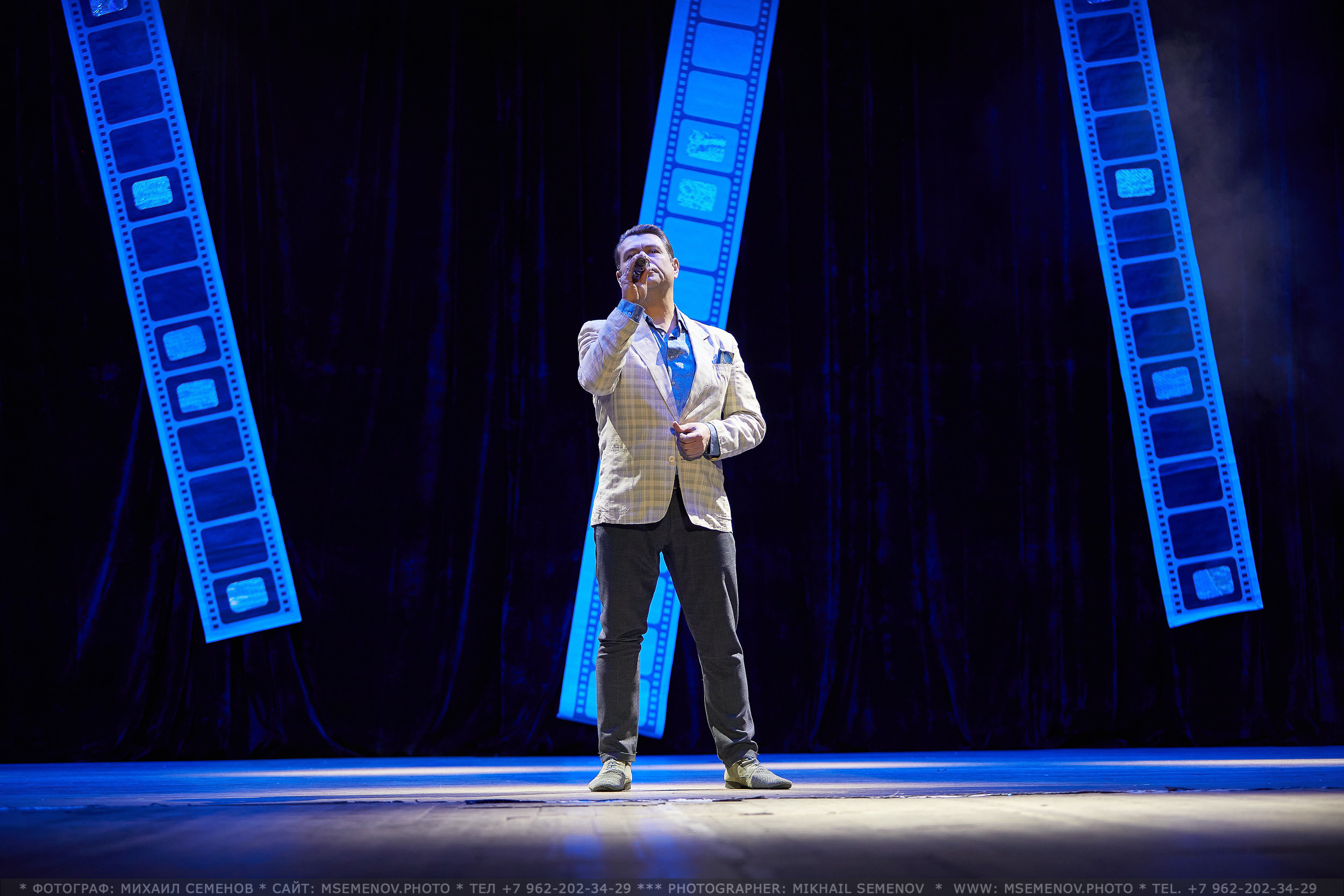 Анонс фоторепортаж с концерта Танцевальный Клуб «Apriori». Фотограф, фотопроекты Михаила Семенова в Ярославле. Фотошкола