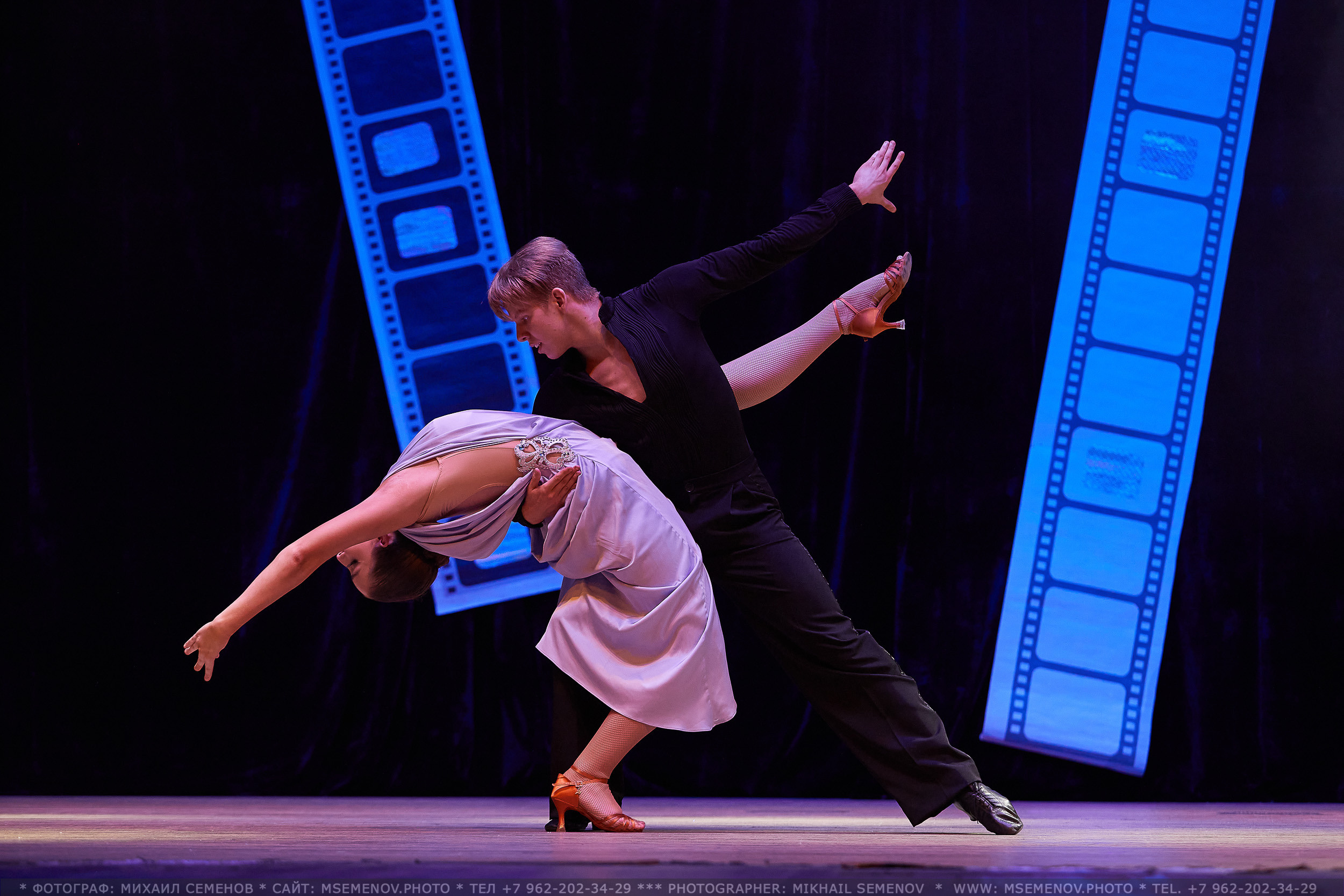 Анонс фоторепортаж с концерта Танцевальный Клуб «Apriori». Фотограф, фотопроекты Михаила Семенова в Ярославле. Фотошкола