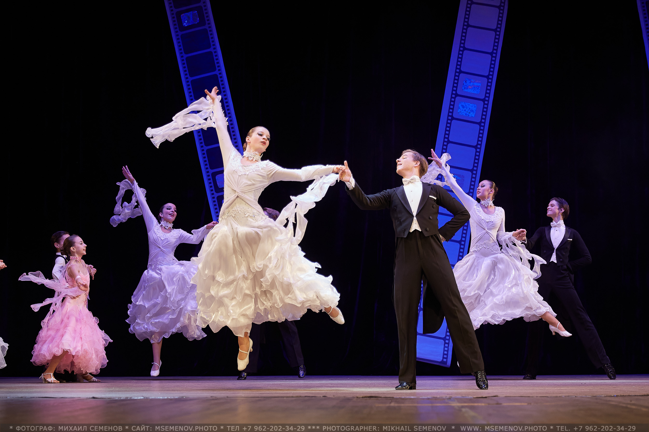 Анонс фоторепортаж с концерта Танцевальный Клуб «Apriori». Фотограф, фотопроекты Михаила Семенова в Ярославле. Фотошкола