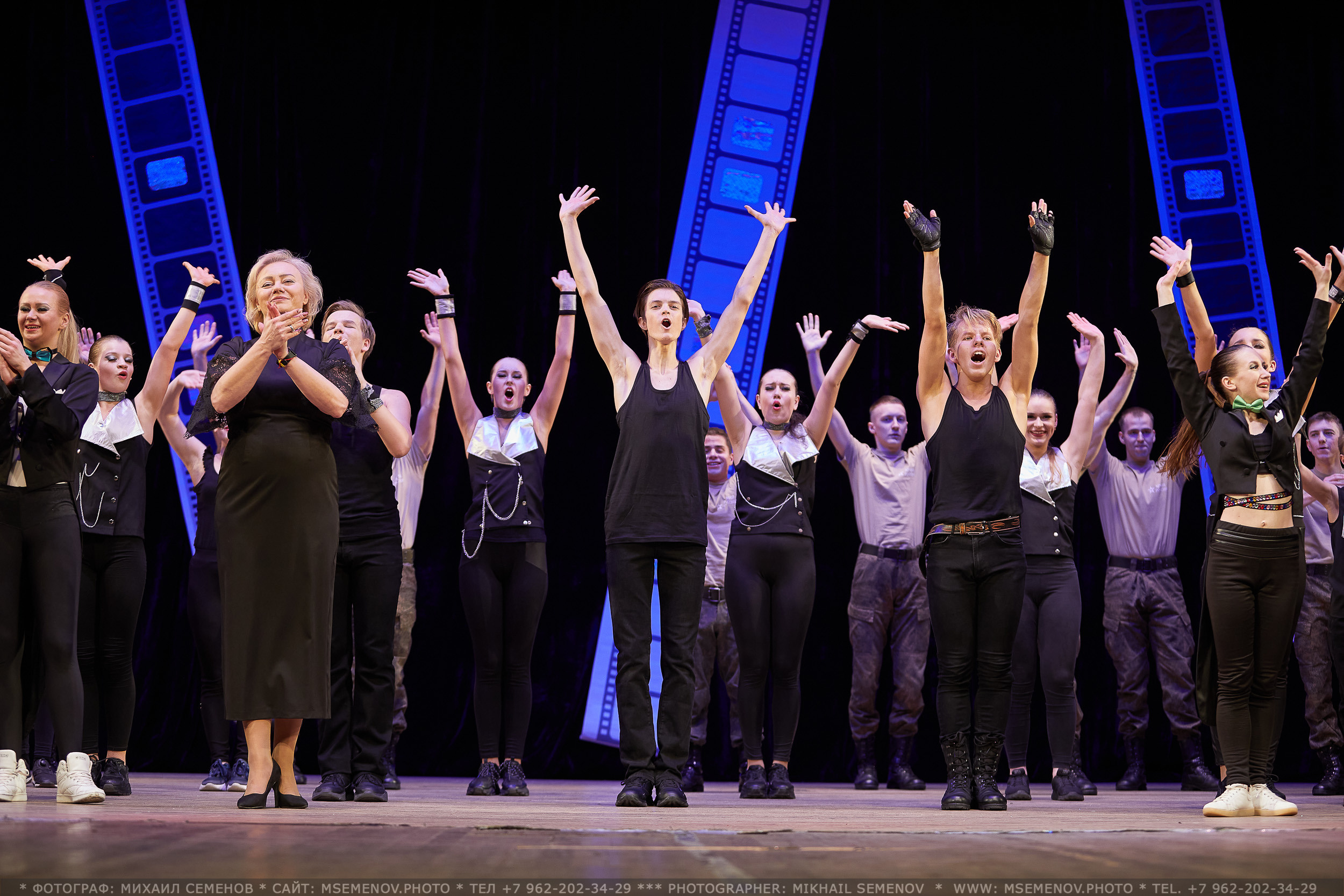 Анонс фоторепортаж с концерта Танцевальный Клуб «Apriori». Фотограф, фотопроекты Михаила Семенова в Ярославле. Фотошкола