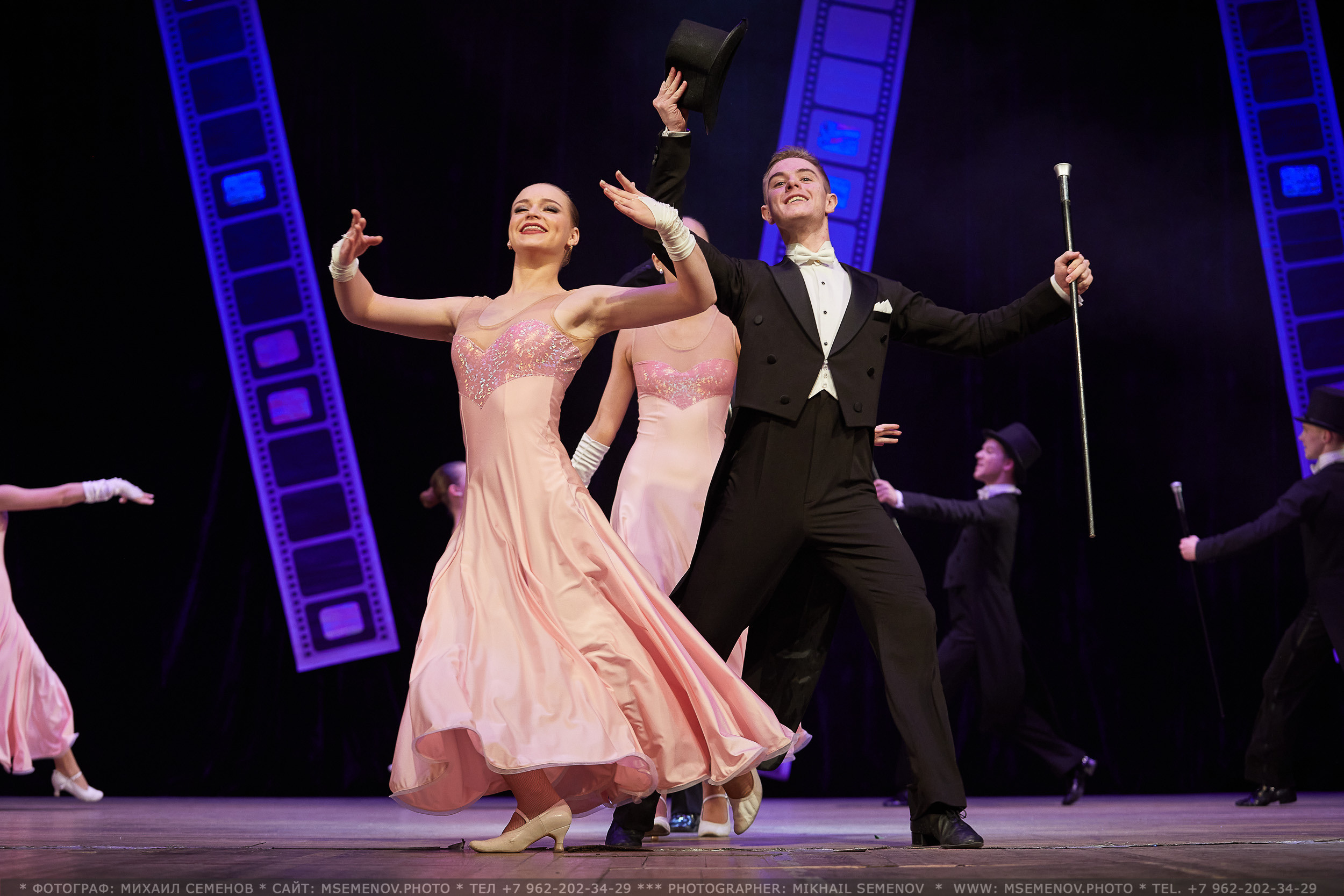 Анонс фоторепортаж с концерта Танцевальный Клуб «Apriori». Фотограф, фотопроекты Михаила Семенова в Ярославле. Фотошкола