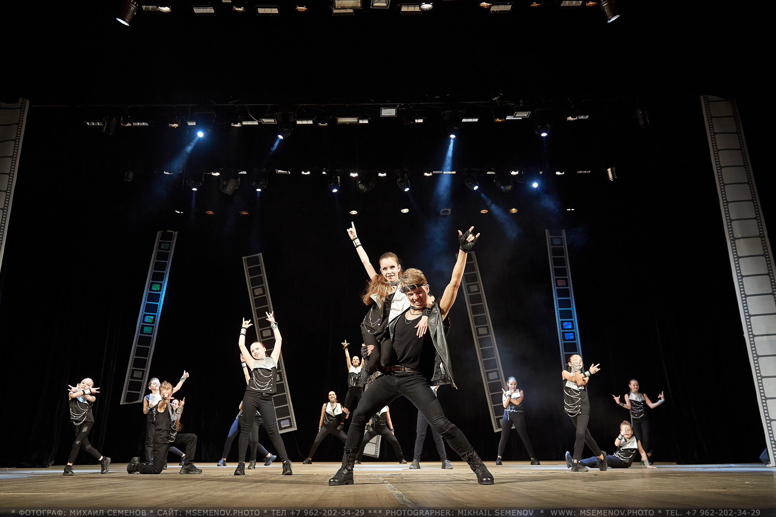 Анонс фоторепортаж с концерта Танцевальный Клуб «Apriori». Фотограф, фотопроекты Михаила Семенова в Ярославле. Фотошкола