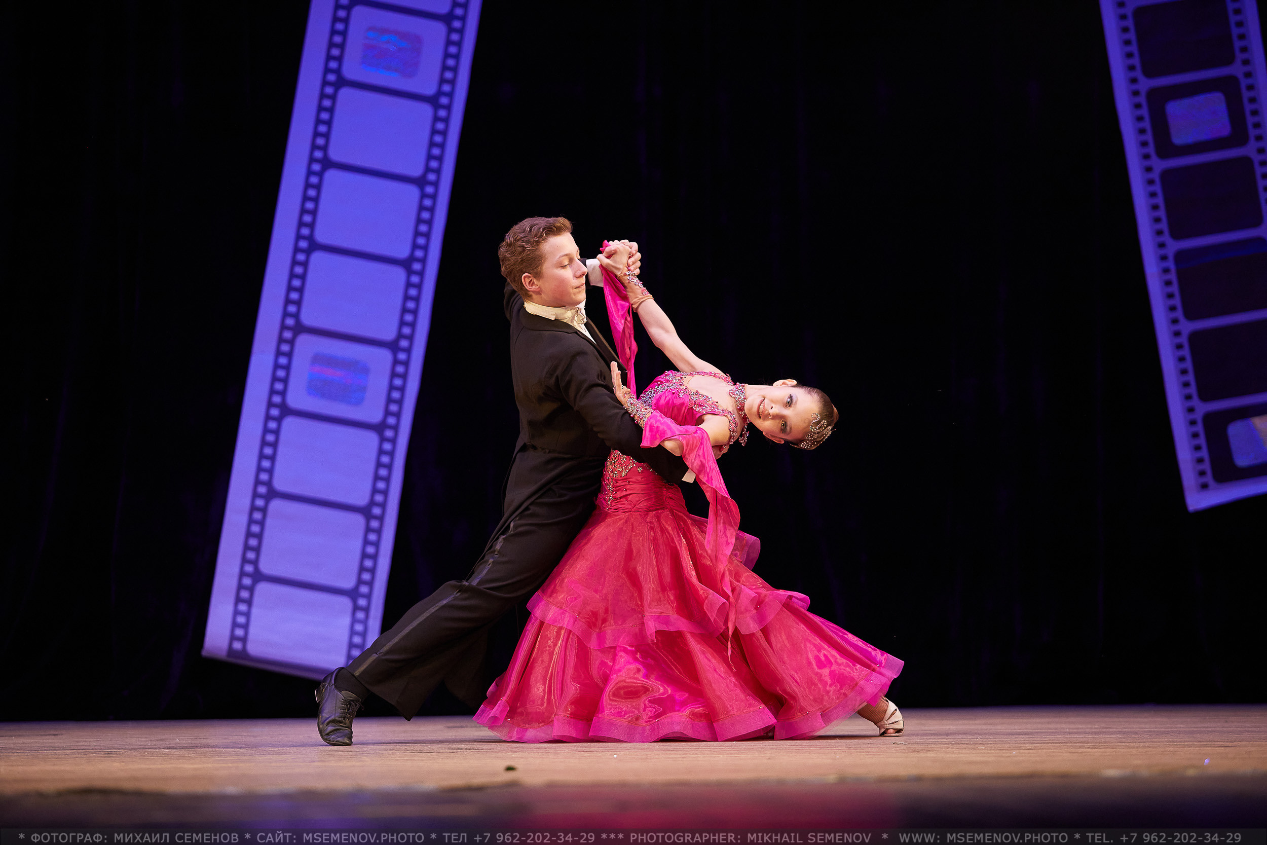 Анонс фоторепортаж с концерта Танцевальный Клуб «Apriori». Фотограф, фотопроекты Михаила Семенова в Ярославле. Фотошкола