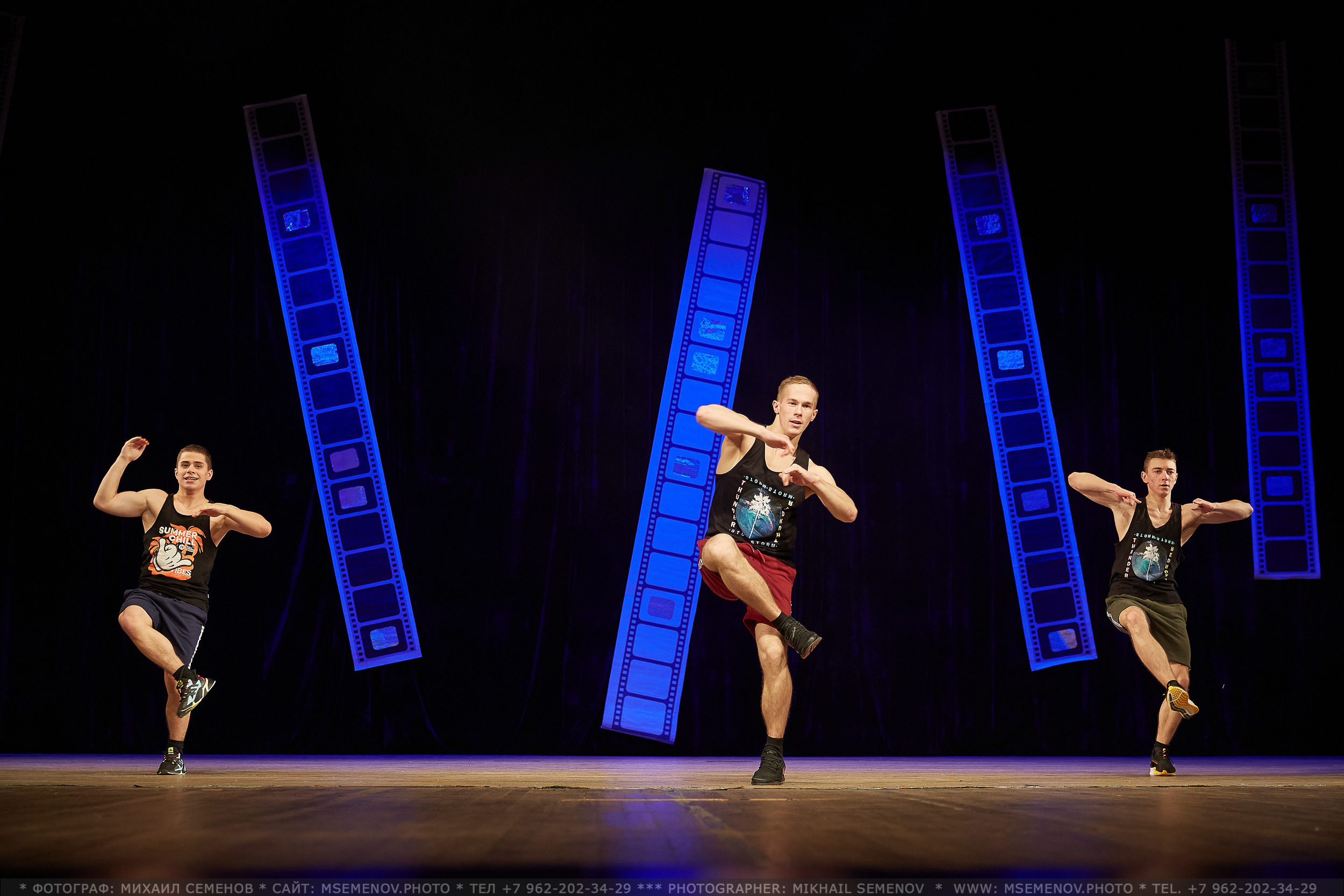 Анонс фоторепортаж с концерта Танцевальный Клуб «Apriori». Фотограф, фотопроекты Михаила Семенова в Ярославле. Фотошкола