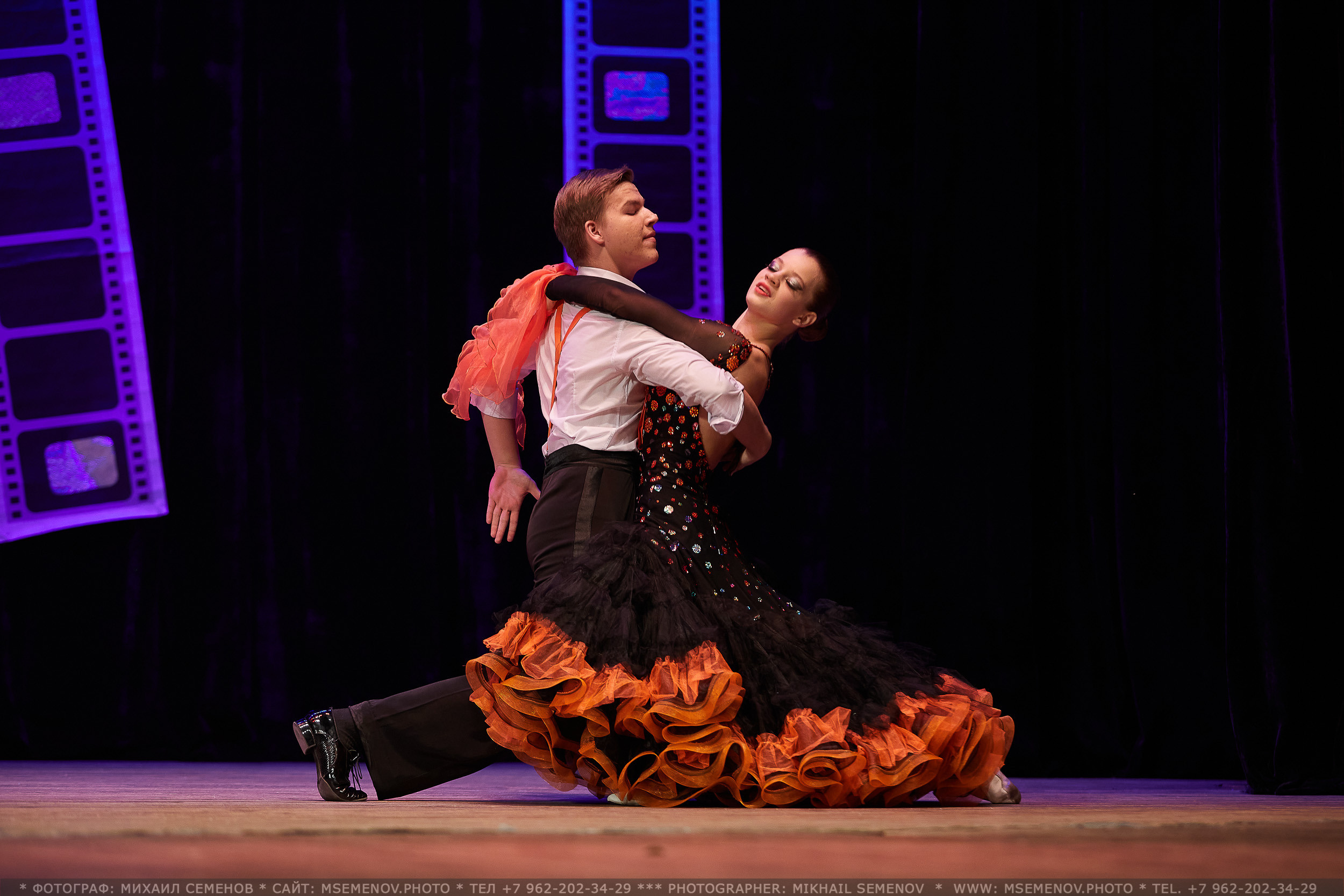 Анонс фоторепортаж с концерта Танцевальный Клуб «Apriori». Фотограф, фотопроекты Михаила Семенова в Ярославле. Фотошкола