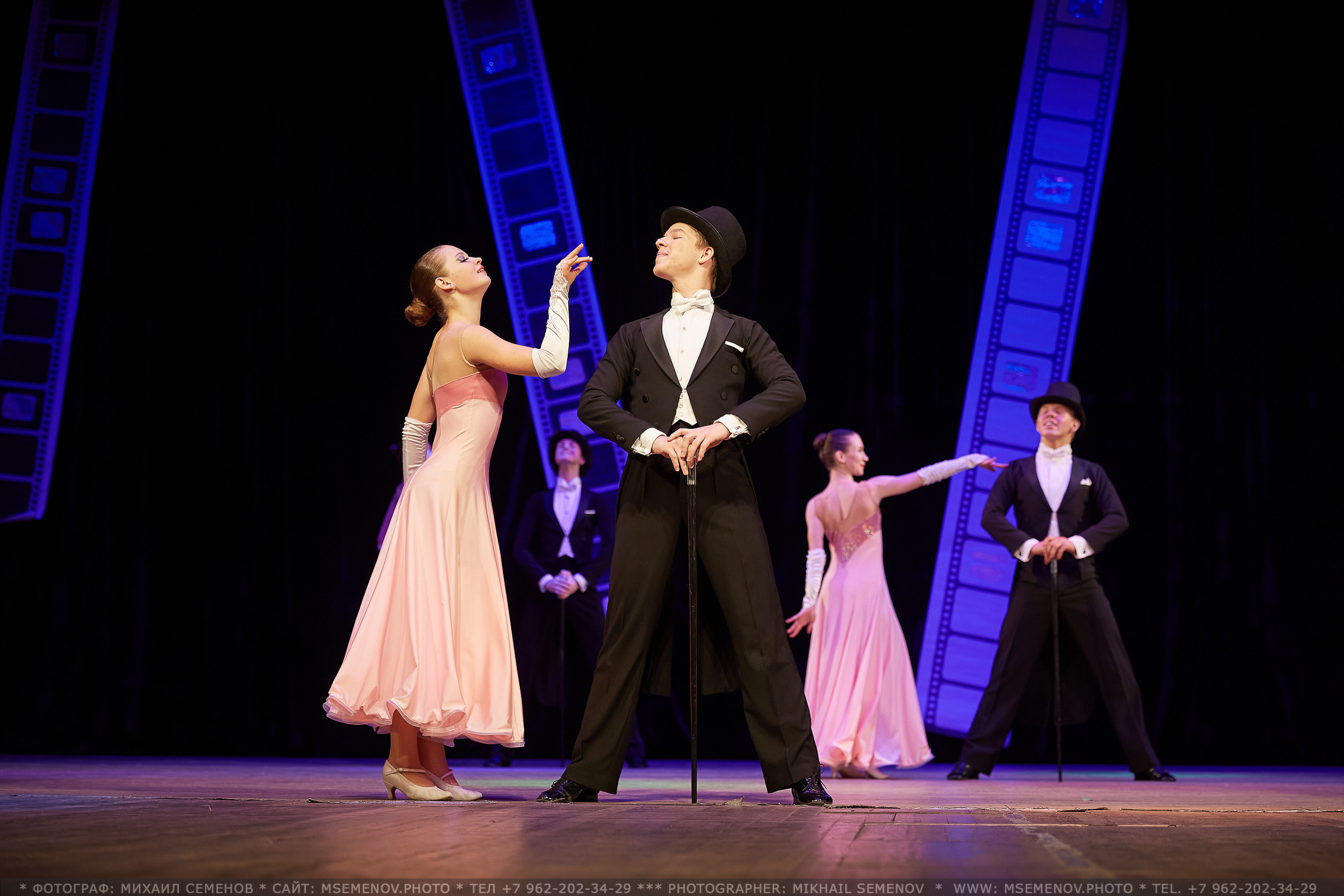 Анонс фоторепортаж с концерта Танцевальный Клуб «Apriori». Фотограф, фотопроекты Михаила Семенова в Ярославле. Фотошкола