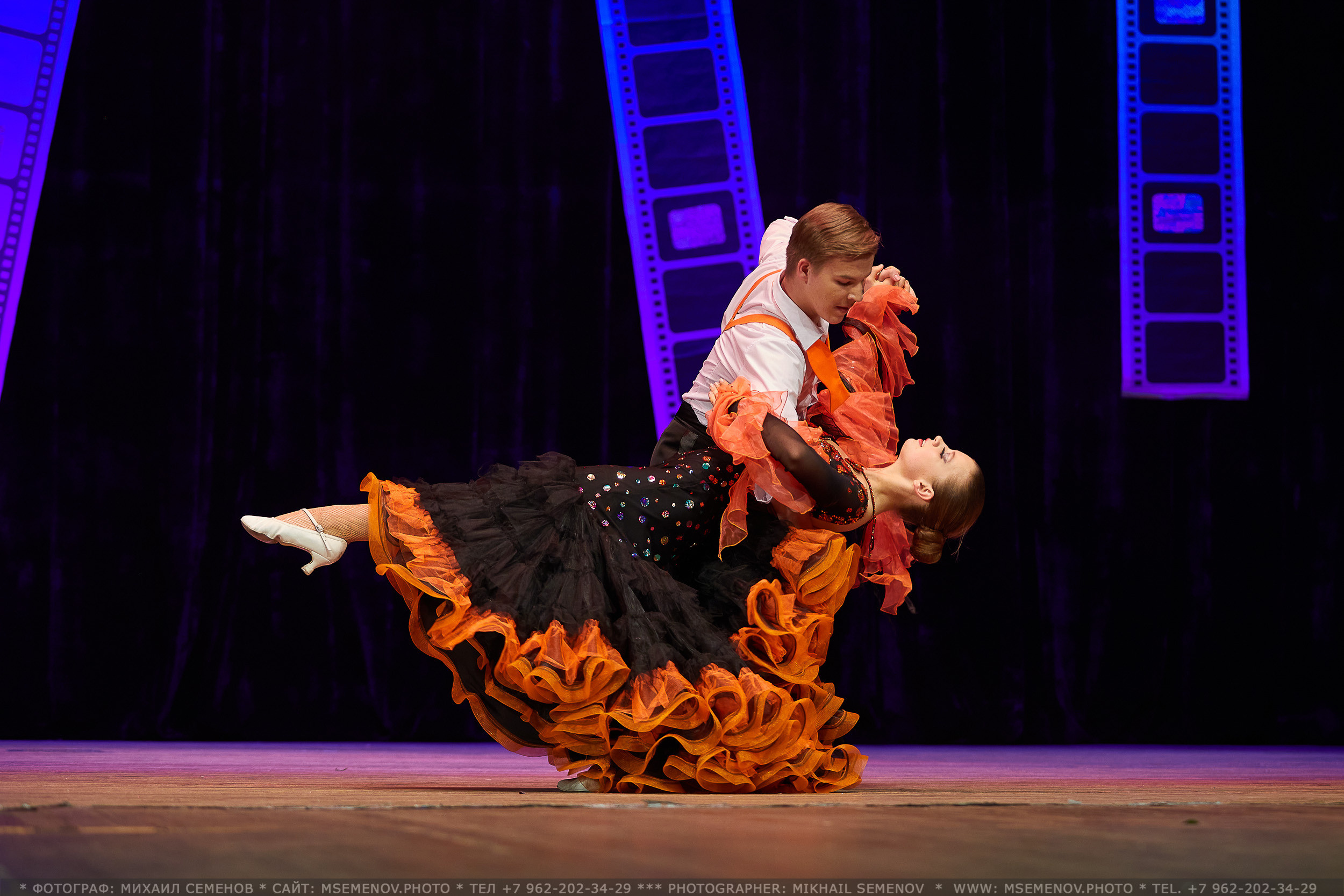 Анонс фоторепортаж с концерта Танцевальный Клуб «Apriori». Фотограф, фотопроекты Михаила Семенова в Ярославле. Фотошкола