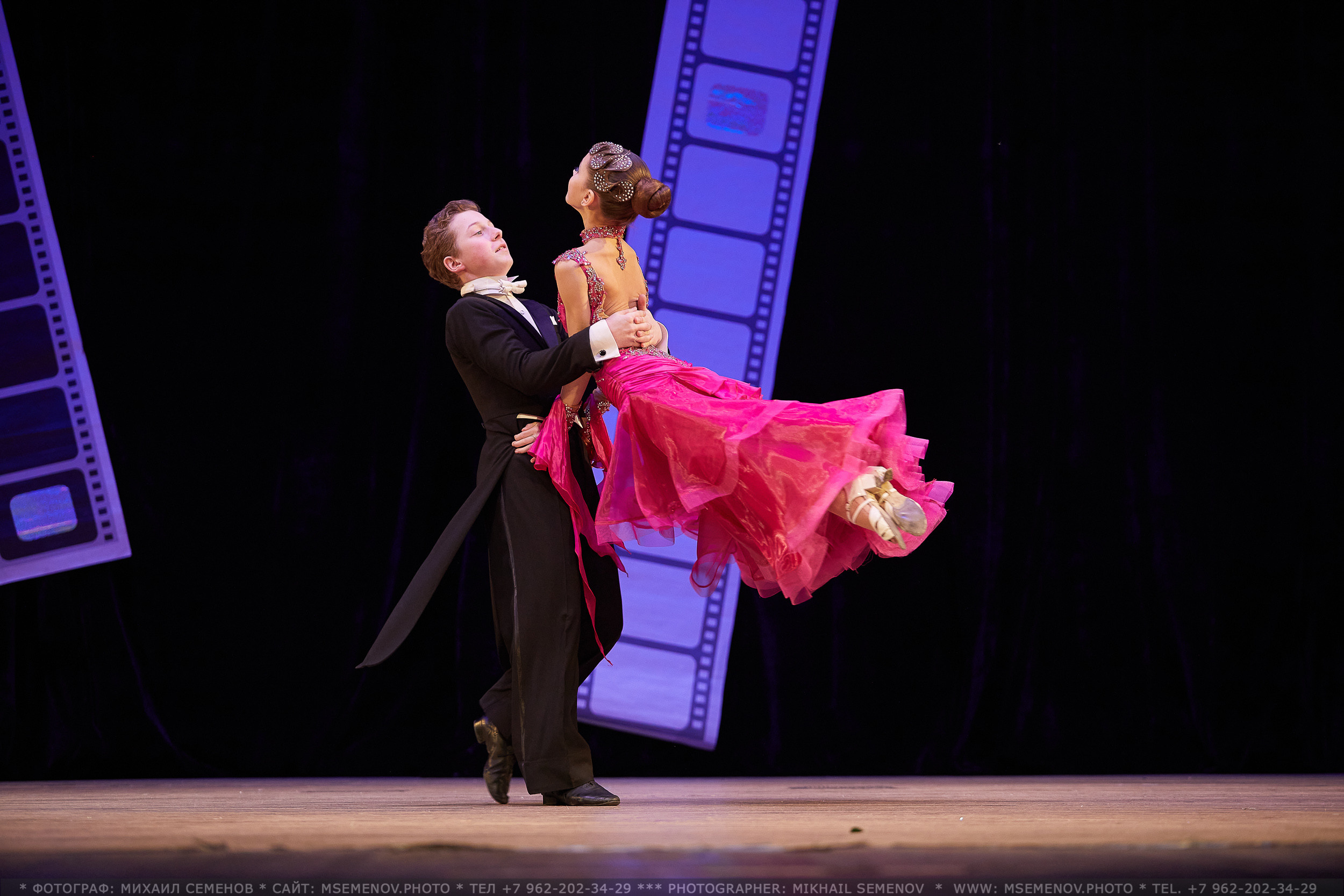 Анонс фоторепортаж с концерта Танцевальный Клуб «Apriori». Фотограф, фотопроекты Михаила Семенова в Ярославле. Фотошкола