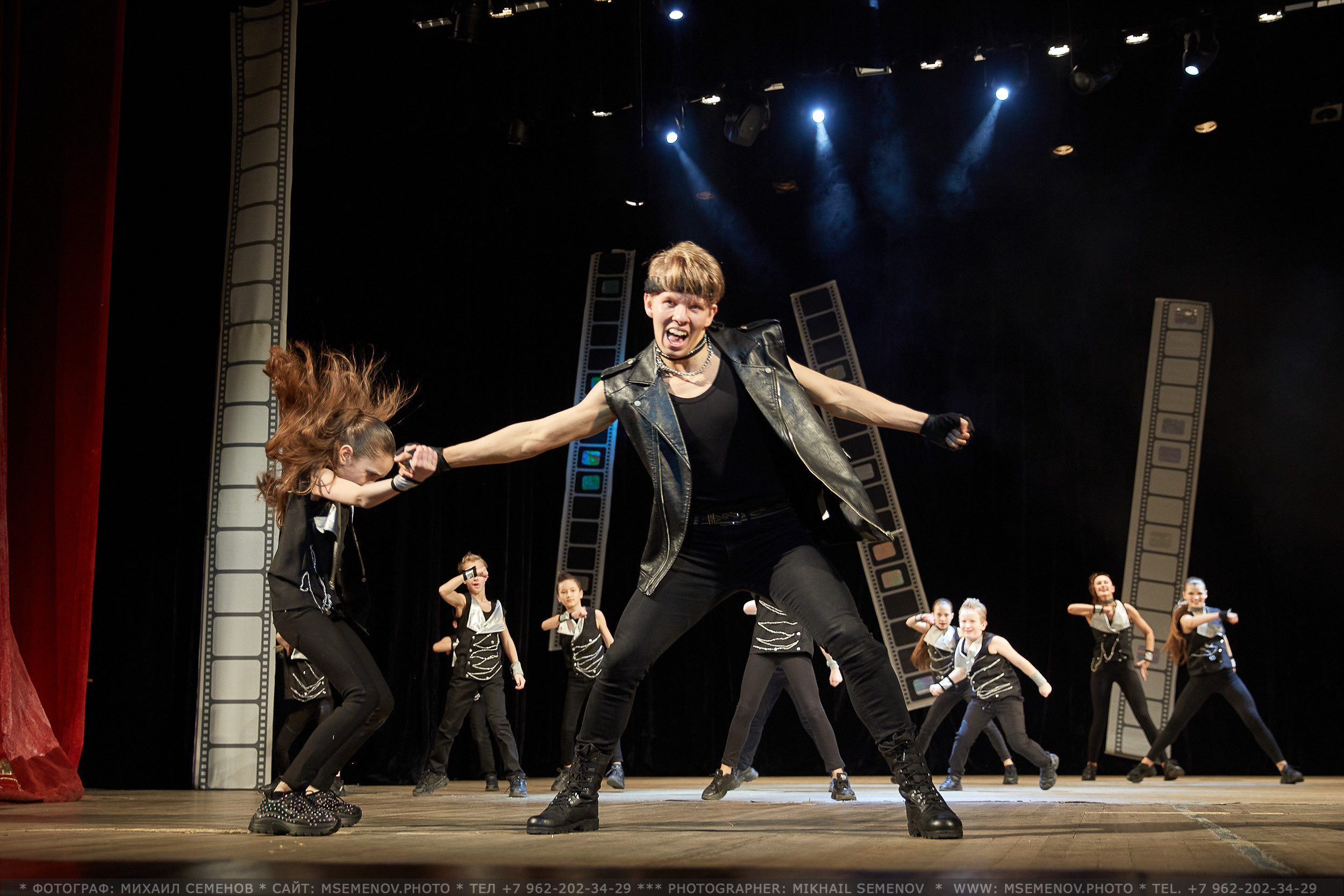 Анонс фоторепортаж с концерта Танцевальный Клуб «Apriori». Фотограф, фотопроекты Михаила Семенова в Ярославле. Фотошкола