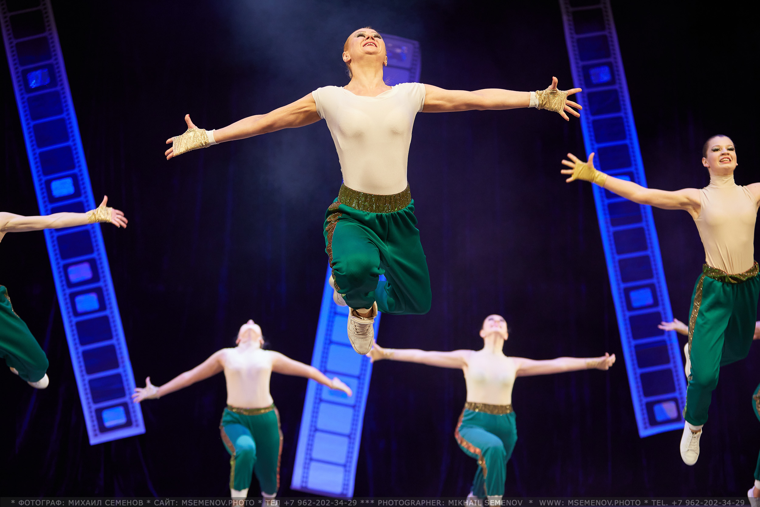 Анонс фоторепортаж с концерта Танцевальный Клуб «Apriori». Фотограф, фотопроекты Михаила Семенова в Ярославле. Фотошкола