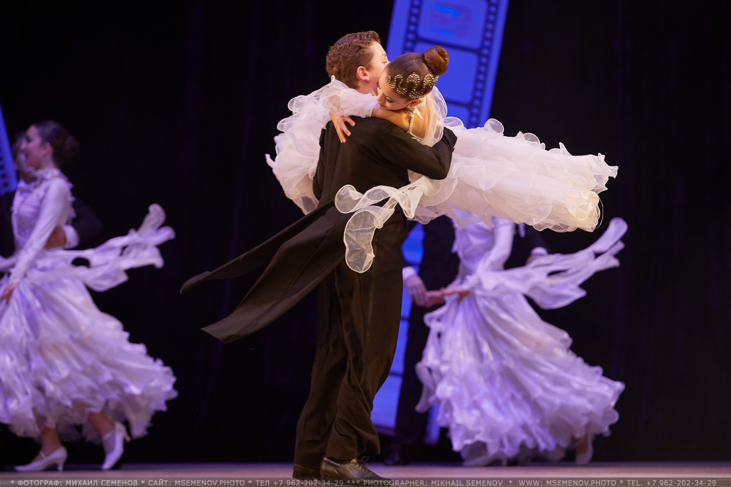 Анонс фоторепортаж с концерта Танцевальный Клуб «Apriori». Фотограф, фотопроекты Михаила Семенова в Ярославле. Фотошкола