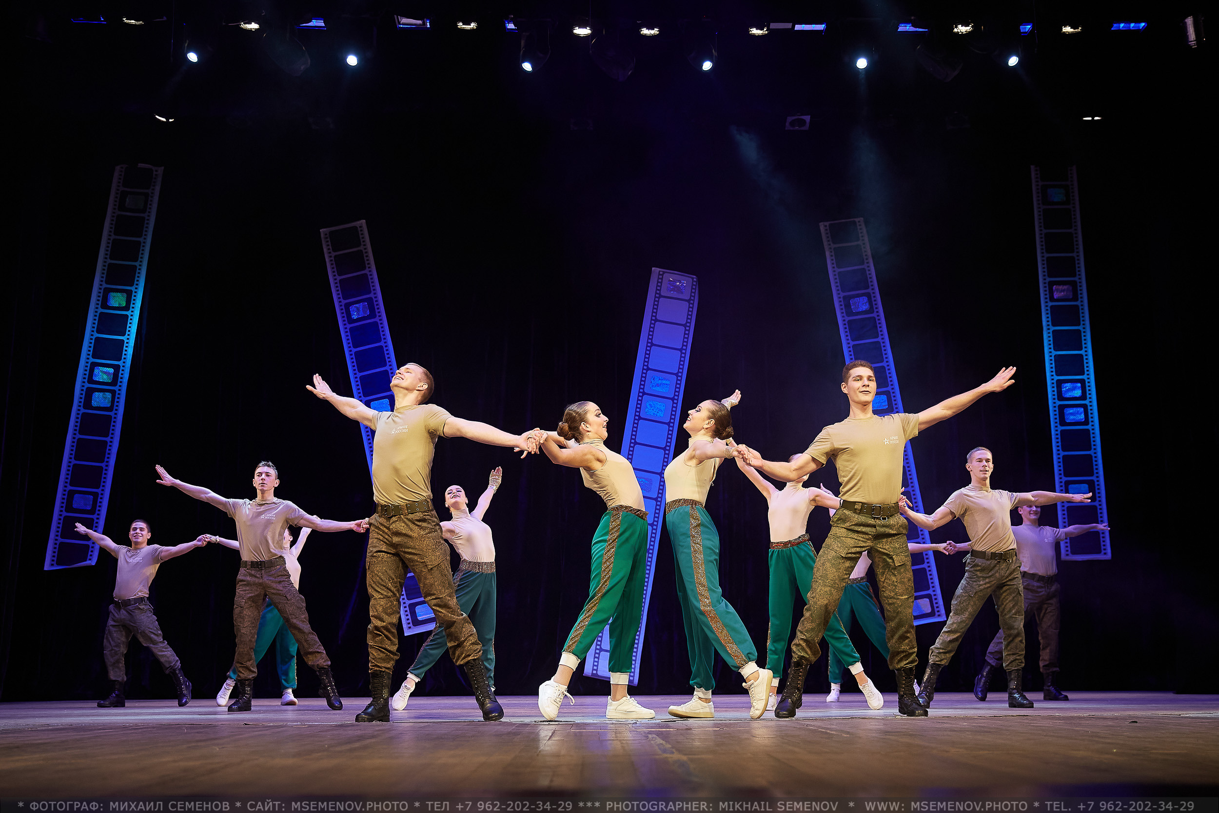 Анонс фоторепортаж с концерта Танцевальный Клуб «Apriori». Фотограф, фотопроекты Михаила Семенова в Ярославле. Фотошкола