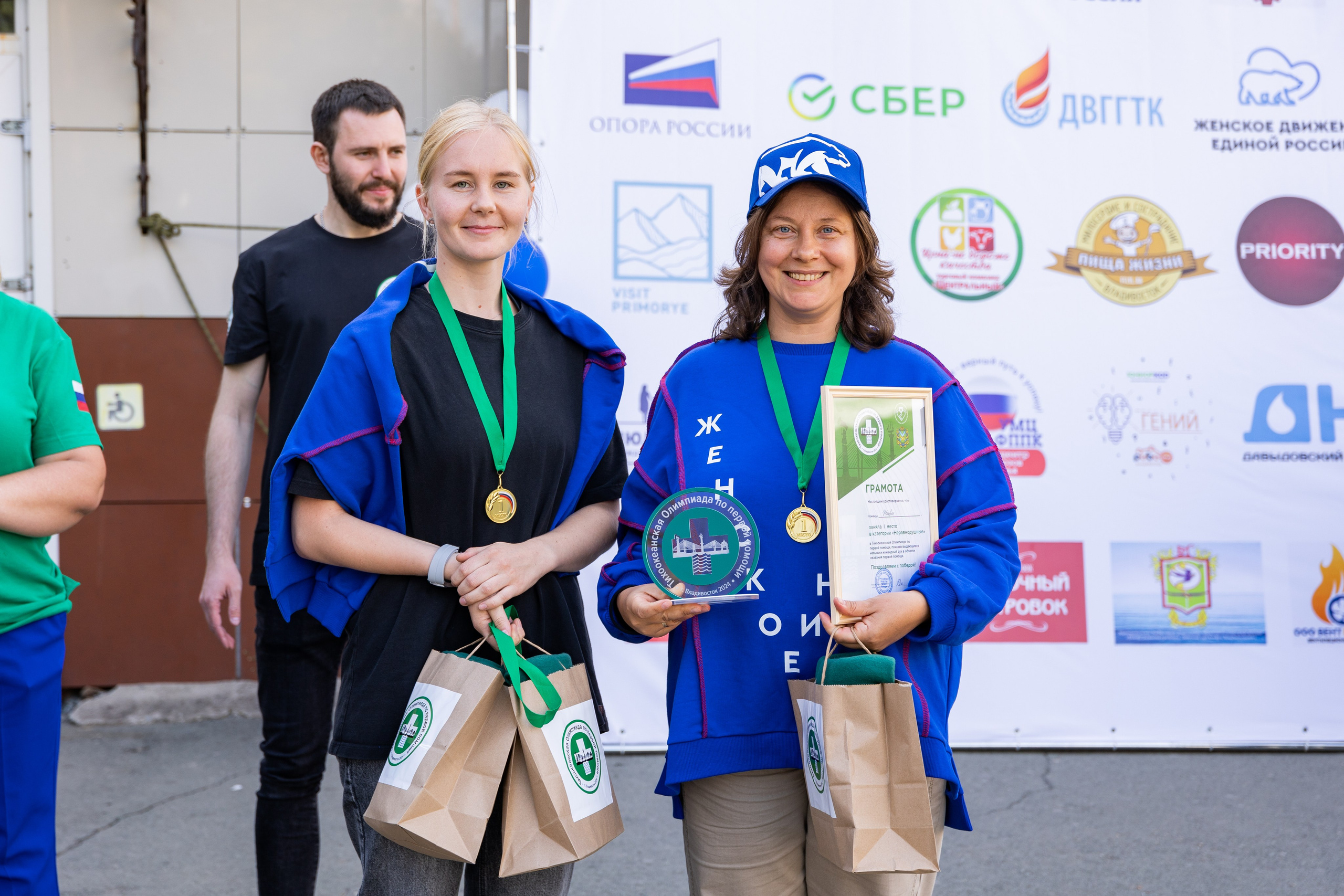 Олимпиада Первой помощи. Выпускные альбомы во Владивостоке