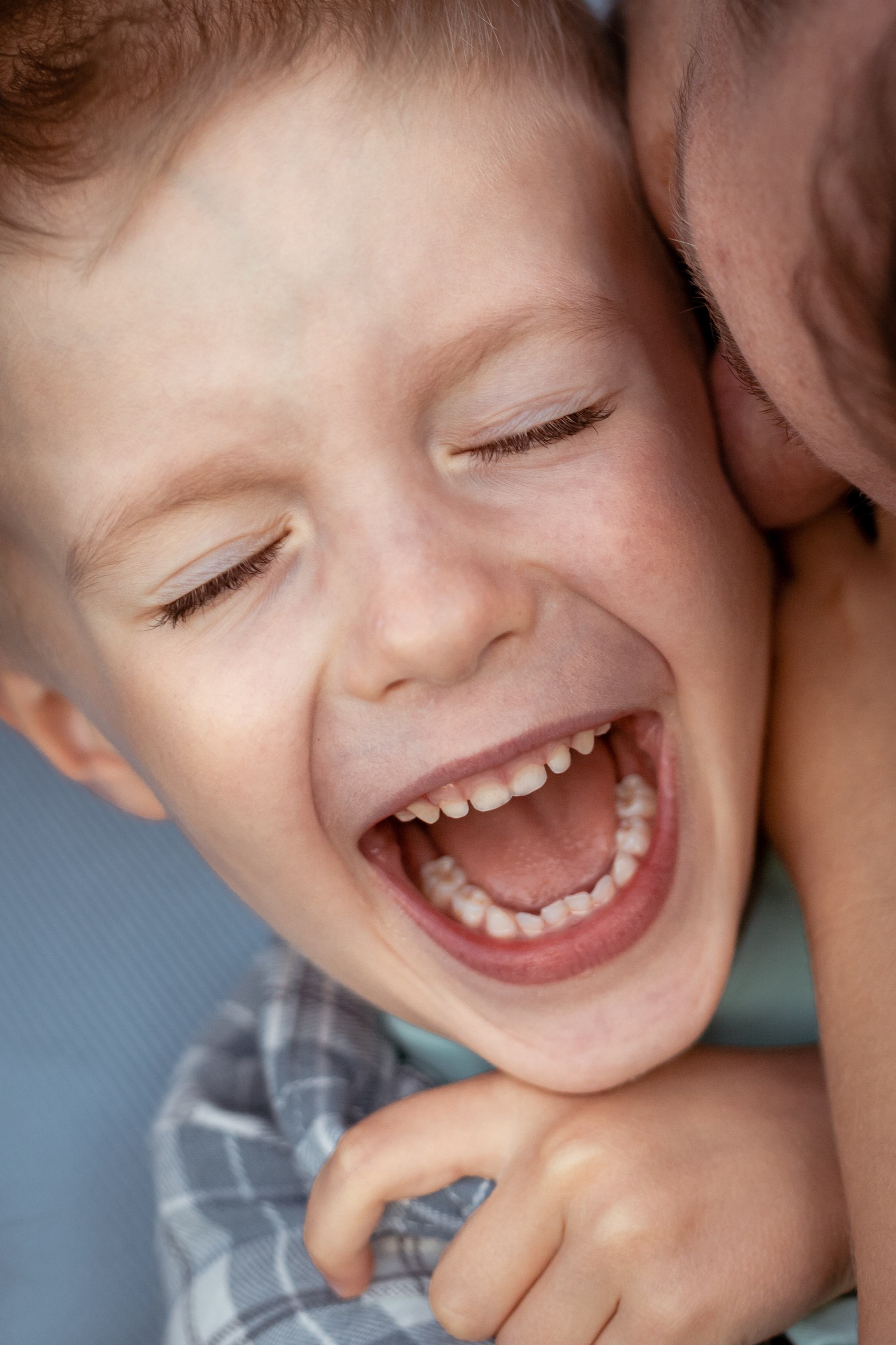 яркие детские эмоции на фотосессии