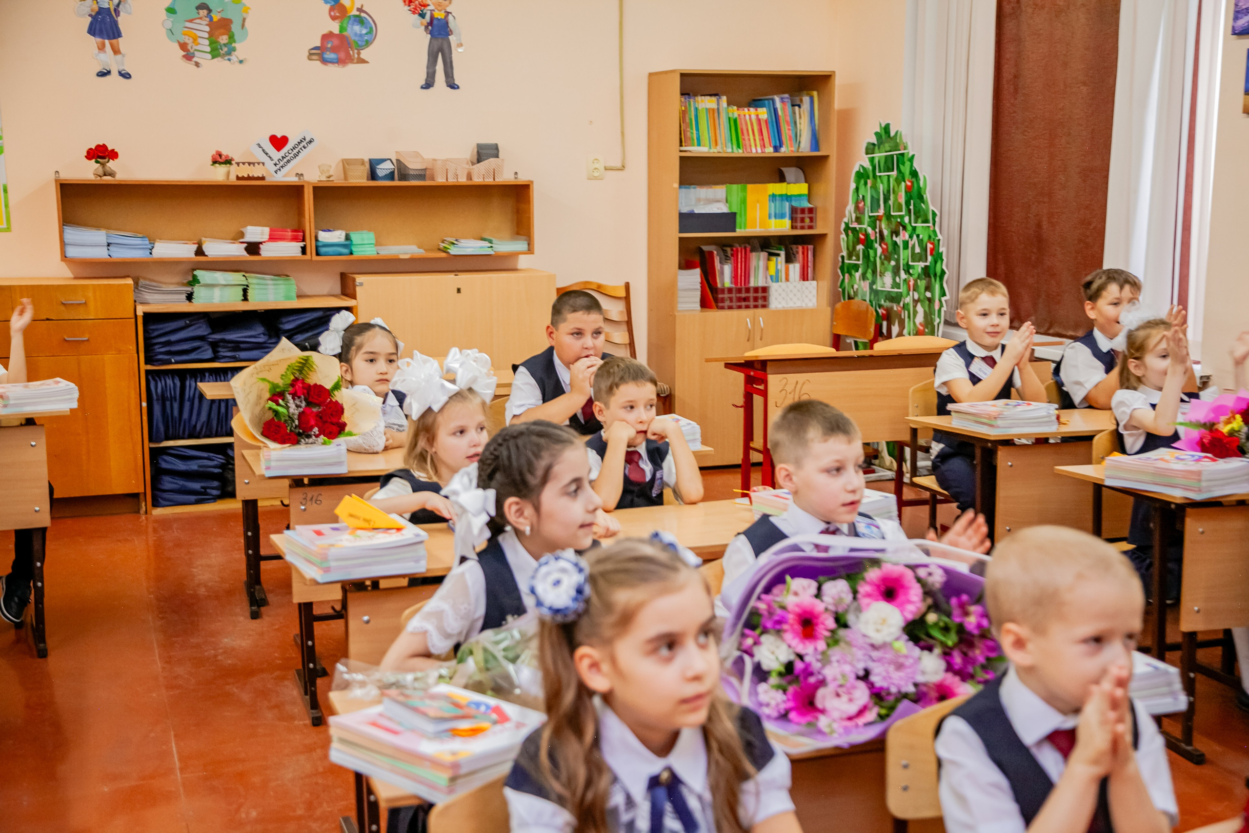1 сентября линейка. Свадебный и семейный фотограф в Армавире