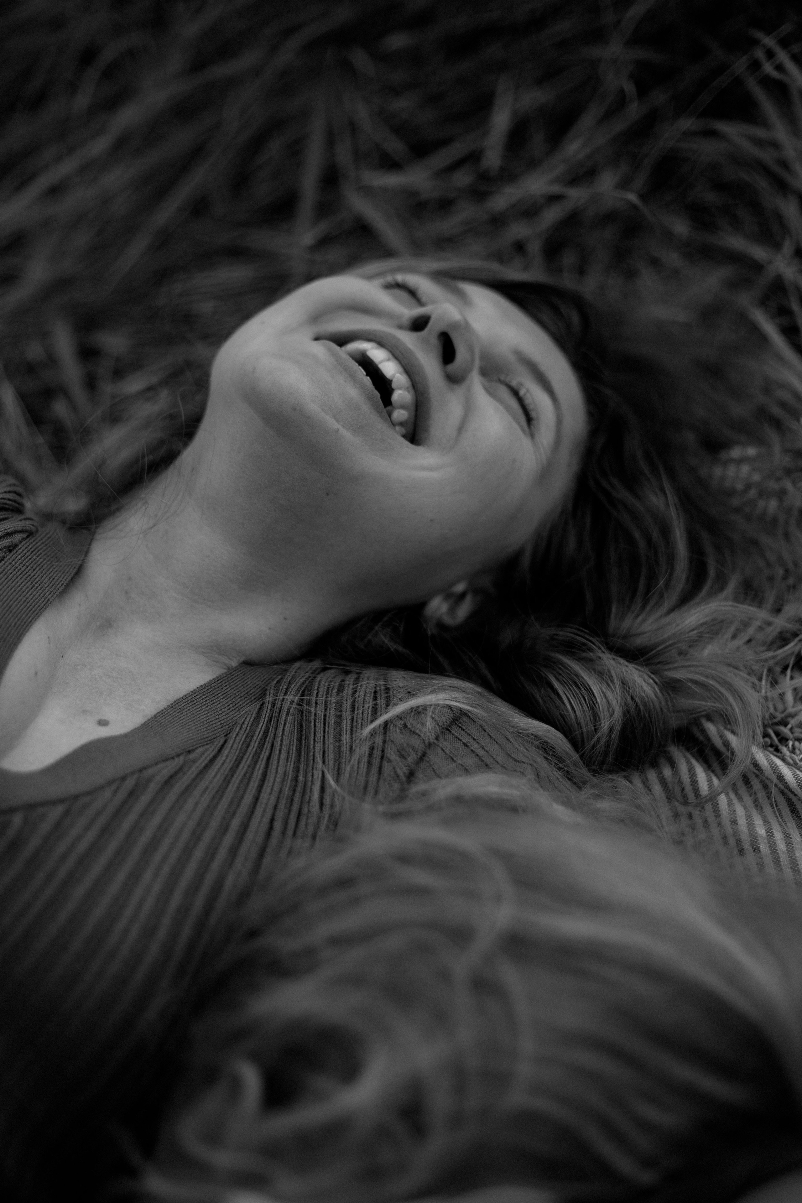 Семейная фотосъемка в поле летом 2023. Марина Рерих — портретный фотограф в Екатеринбурге