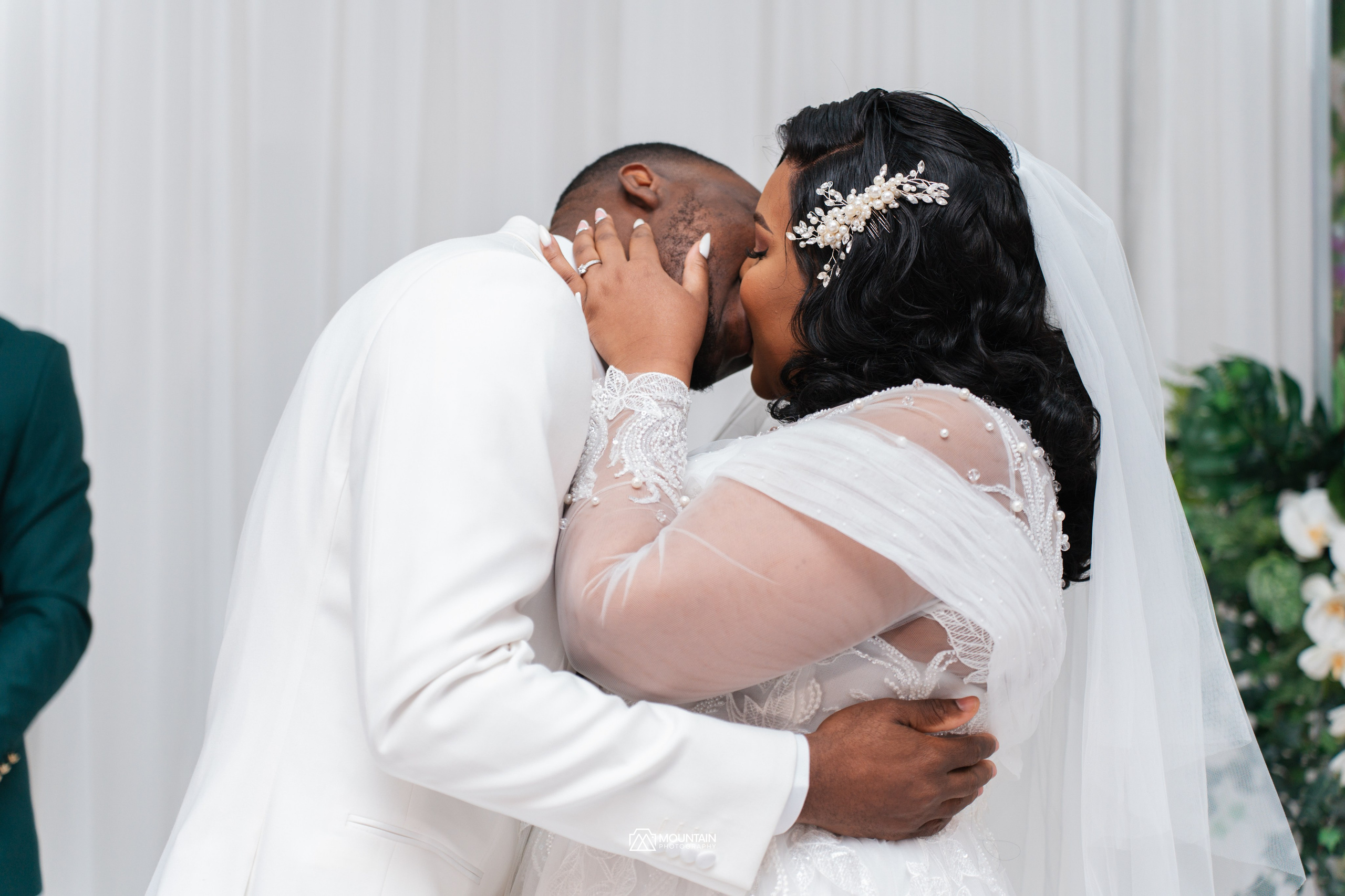 Cletus And Karabo. Я занимаюсь событийной, свадебной, товарной, студийной… фотографией