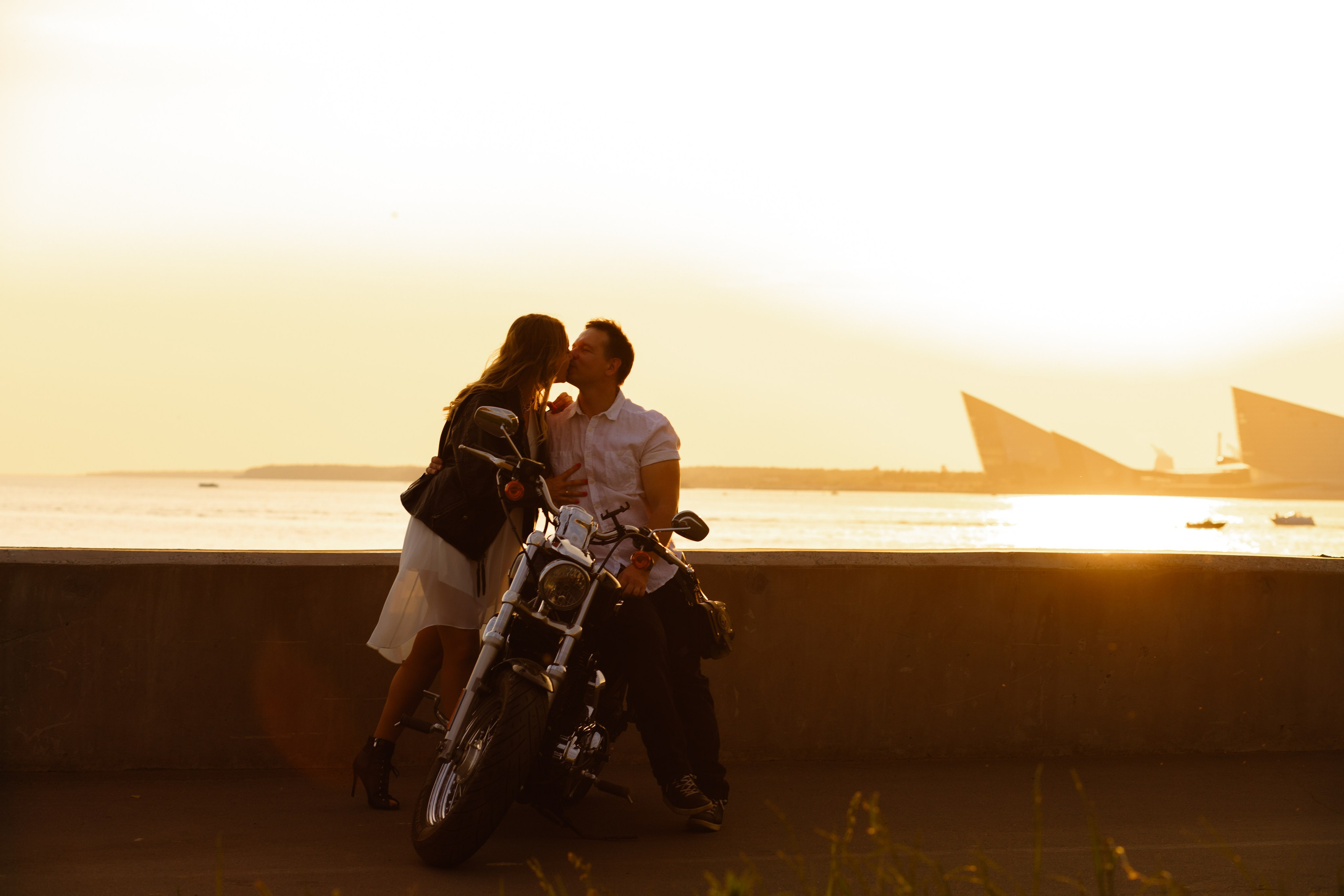 Фотосессия Love story Лахта на закате с мотоциклом. Фотограф в Санкт-Петербурге, Анна Скворцова