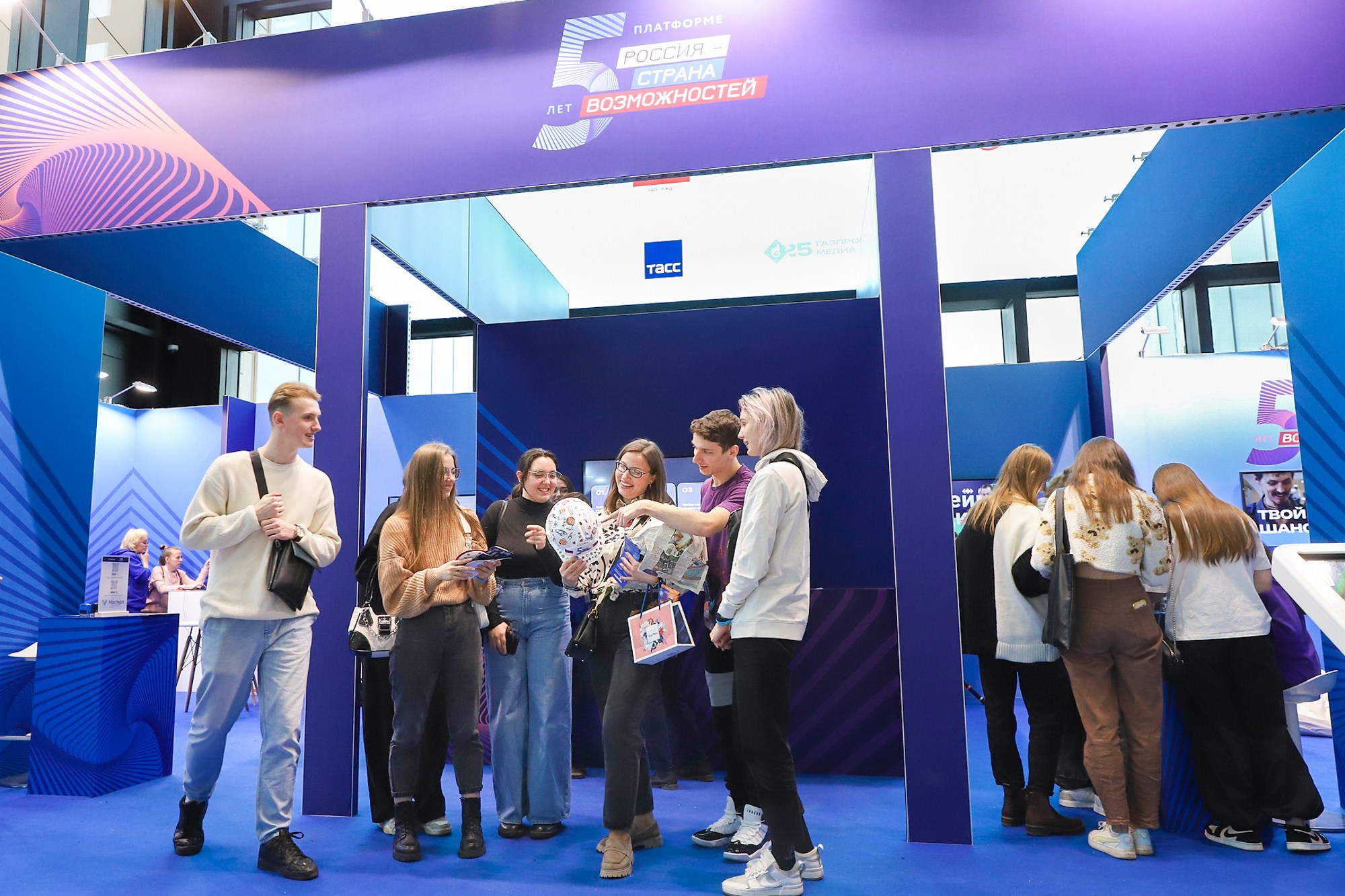 Стенд «Россия — страна возможностей». Фотограф Дарья Попова