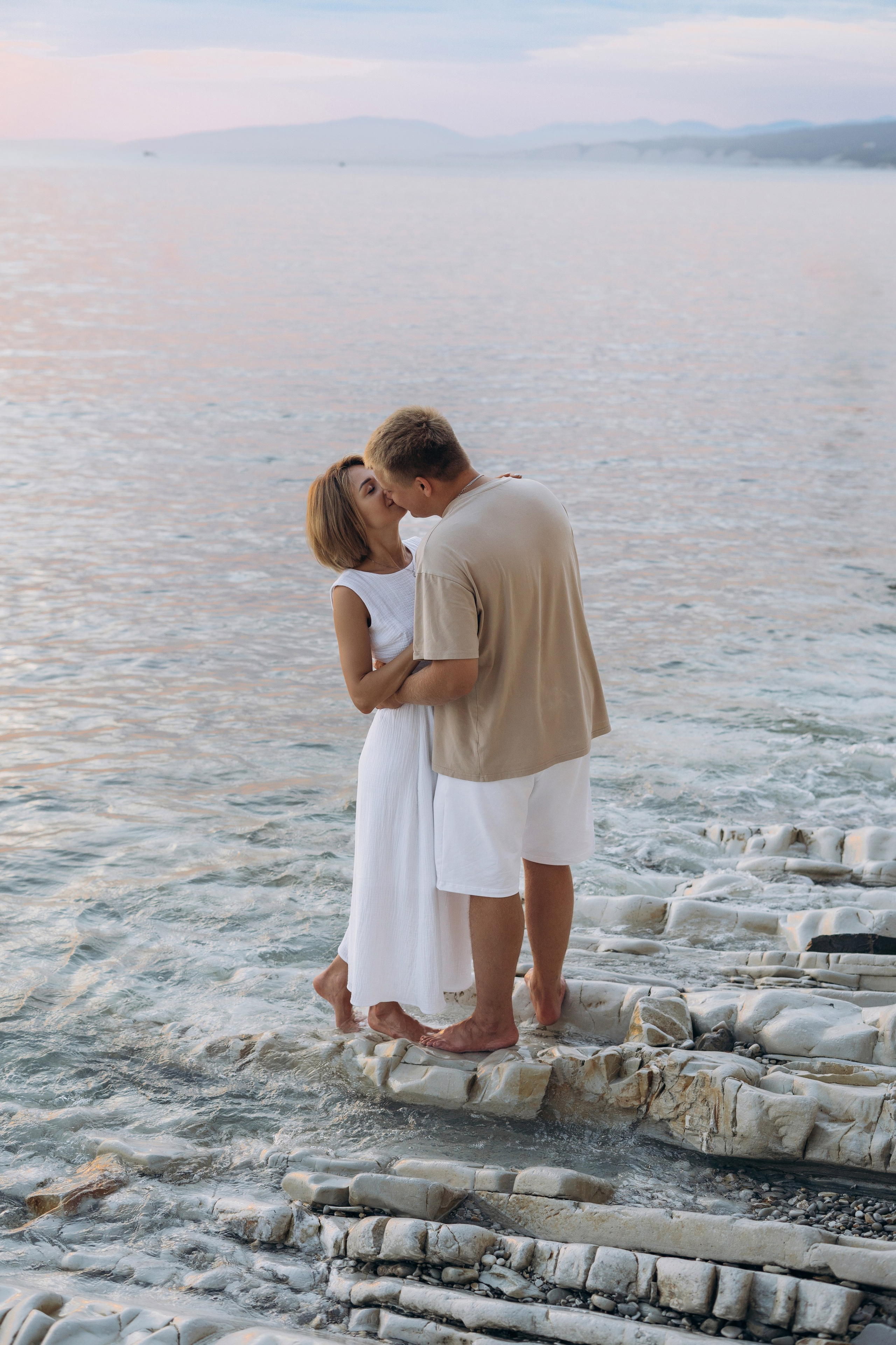 Фотограф запечатлел момент, когда ребенок впервые видит прозрачную воду Джанхота