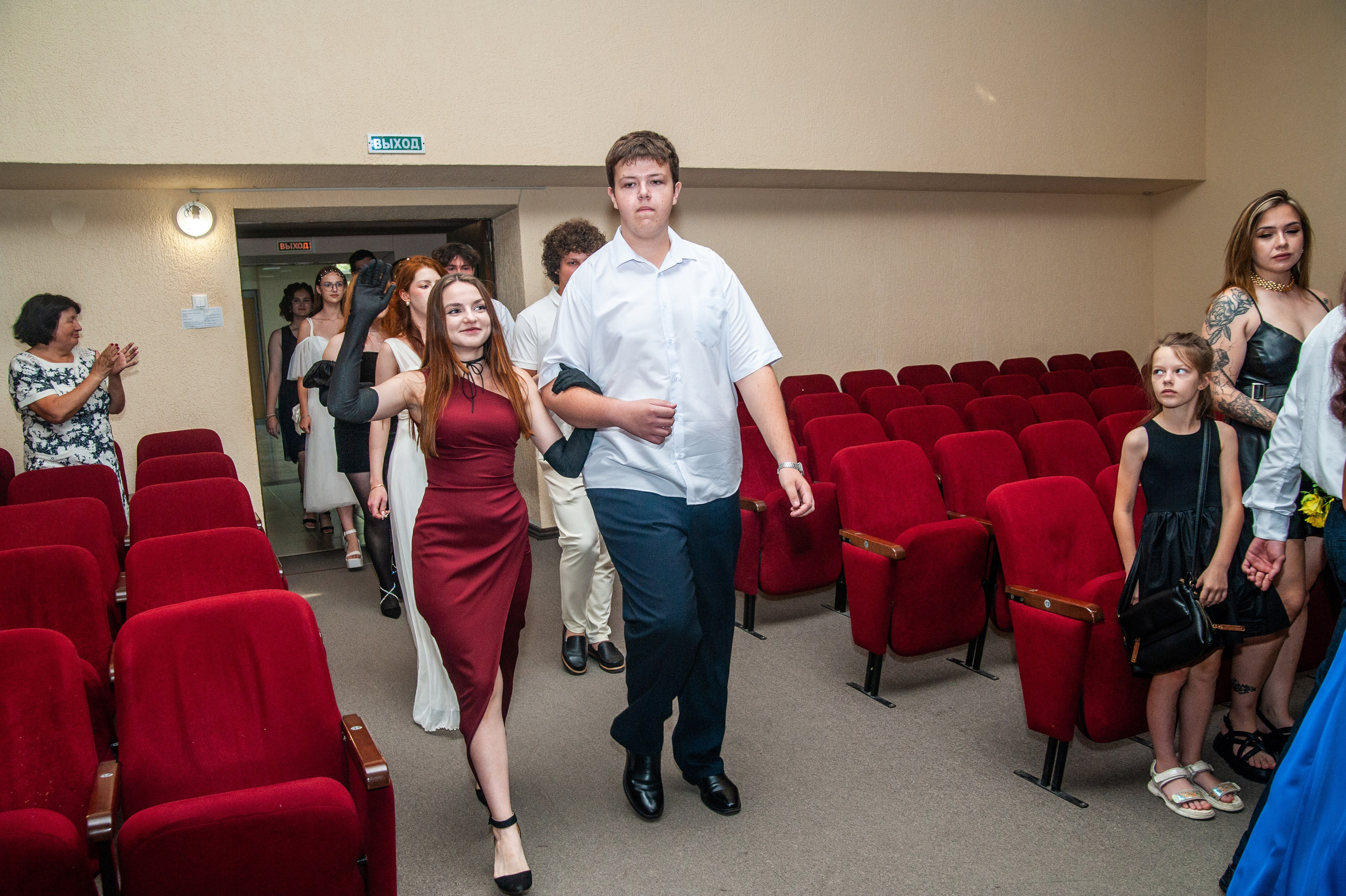 Выпускной МАОУ СОШ № 17 им. Эдуарда Есаяна. Свадебный и семейный фотограф Денис Лукьянов в Краснодаре, Краснодарском крае и Республике Крым