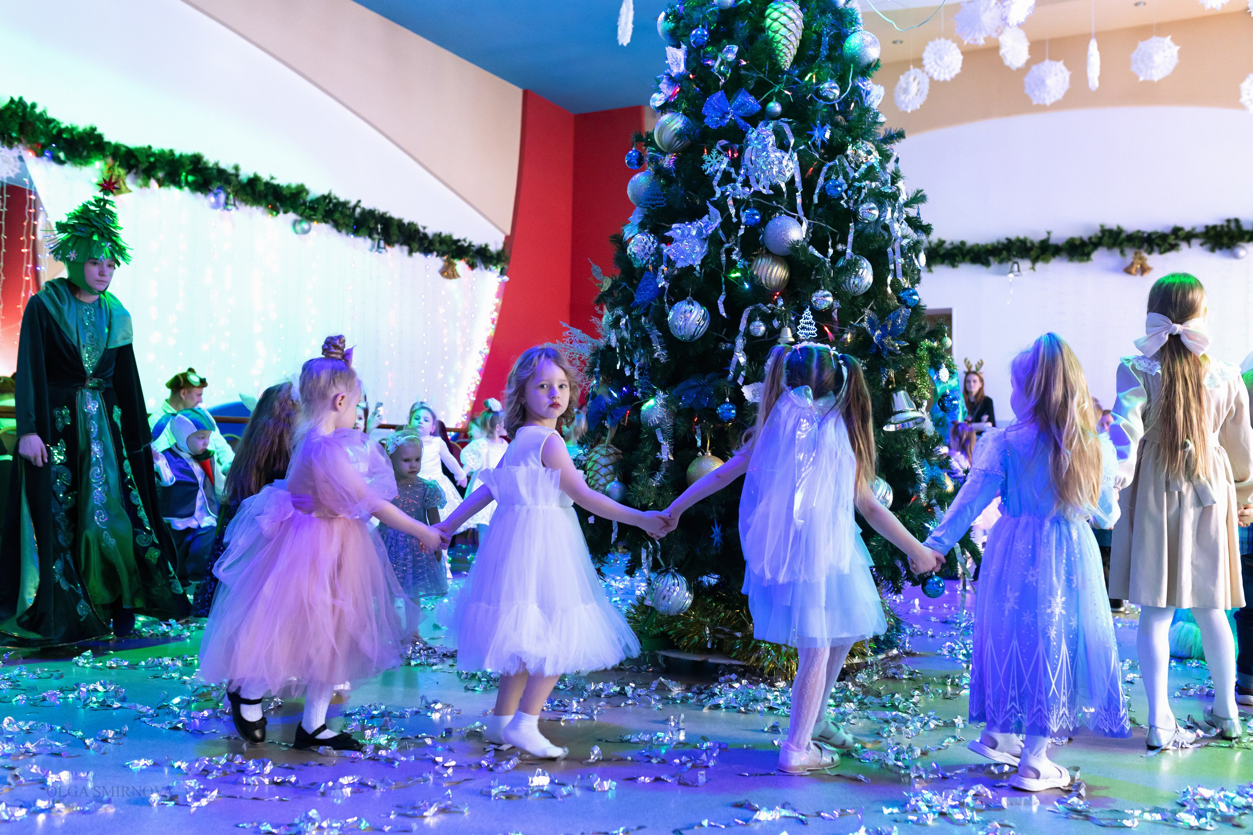 Утренник в ДОФ 04.01.25. Ольга Смирнова юрист, фотограф