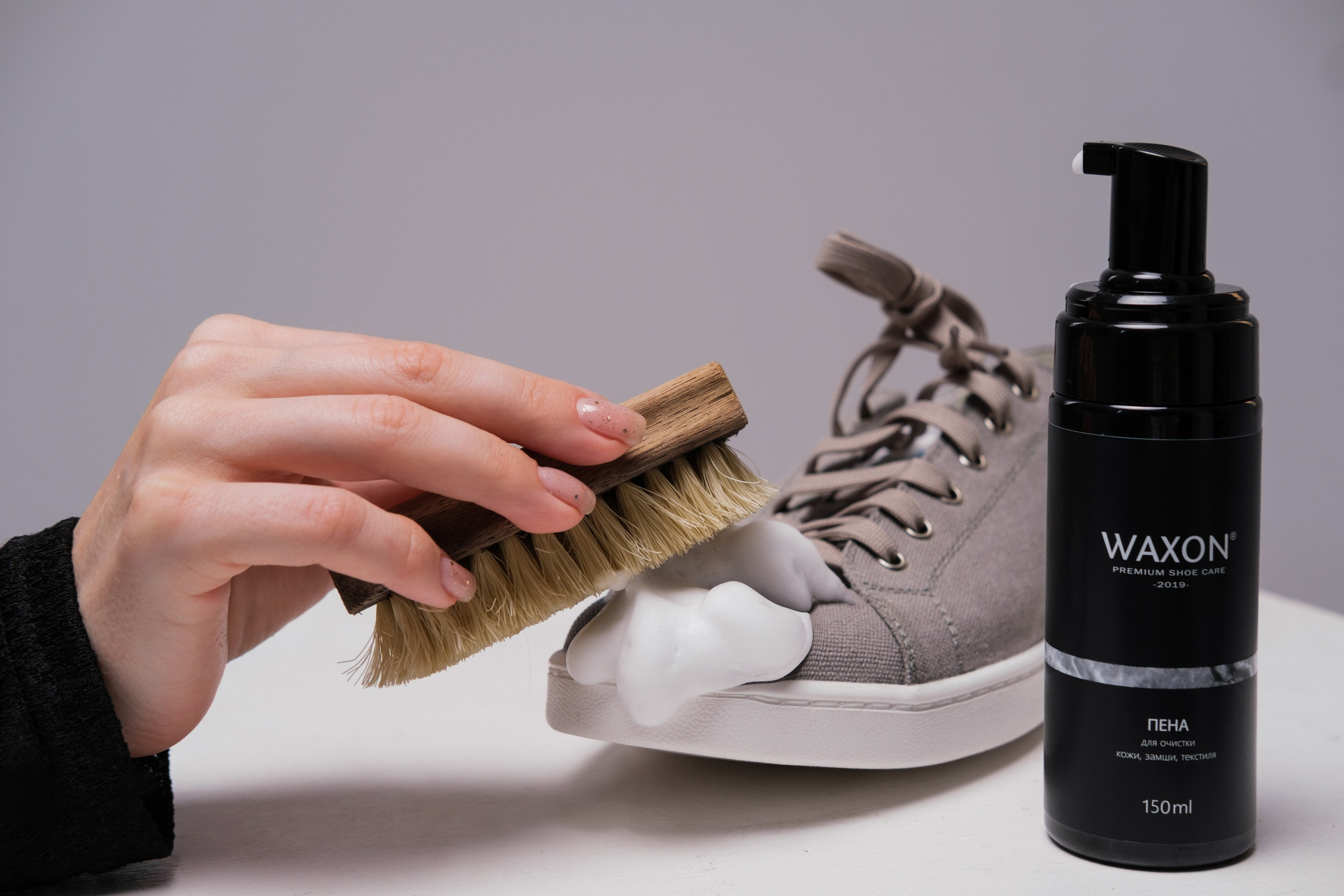 Съемка средств по уходу за обувью в Петербурге. Фотосессия для маркетплейсов