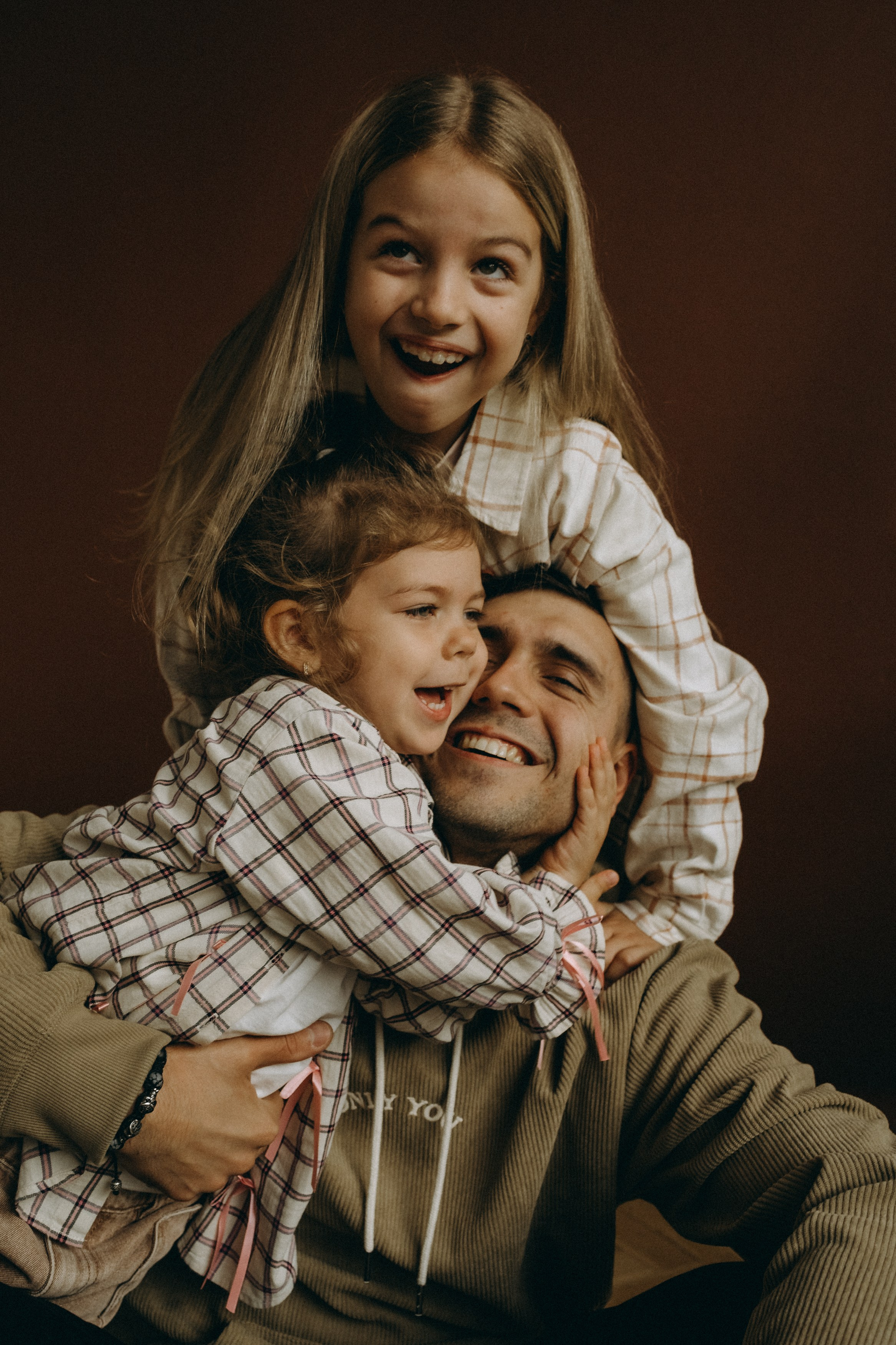 Антон, Алиса, Аня. Главная