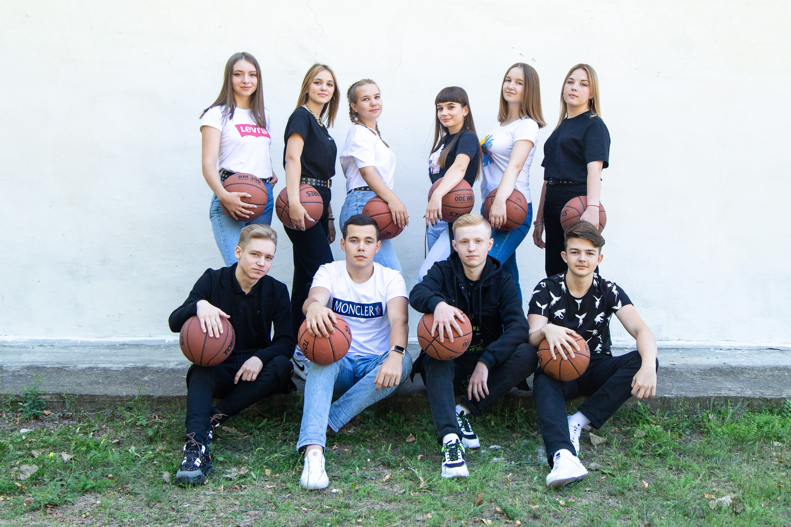 9-11 классы на улице. Выпускной альбом Шахты Ростов