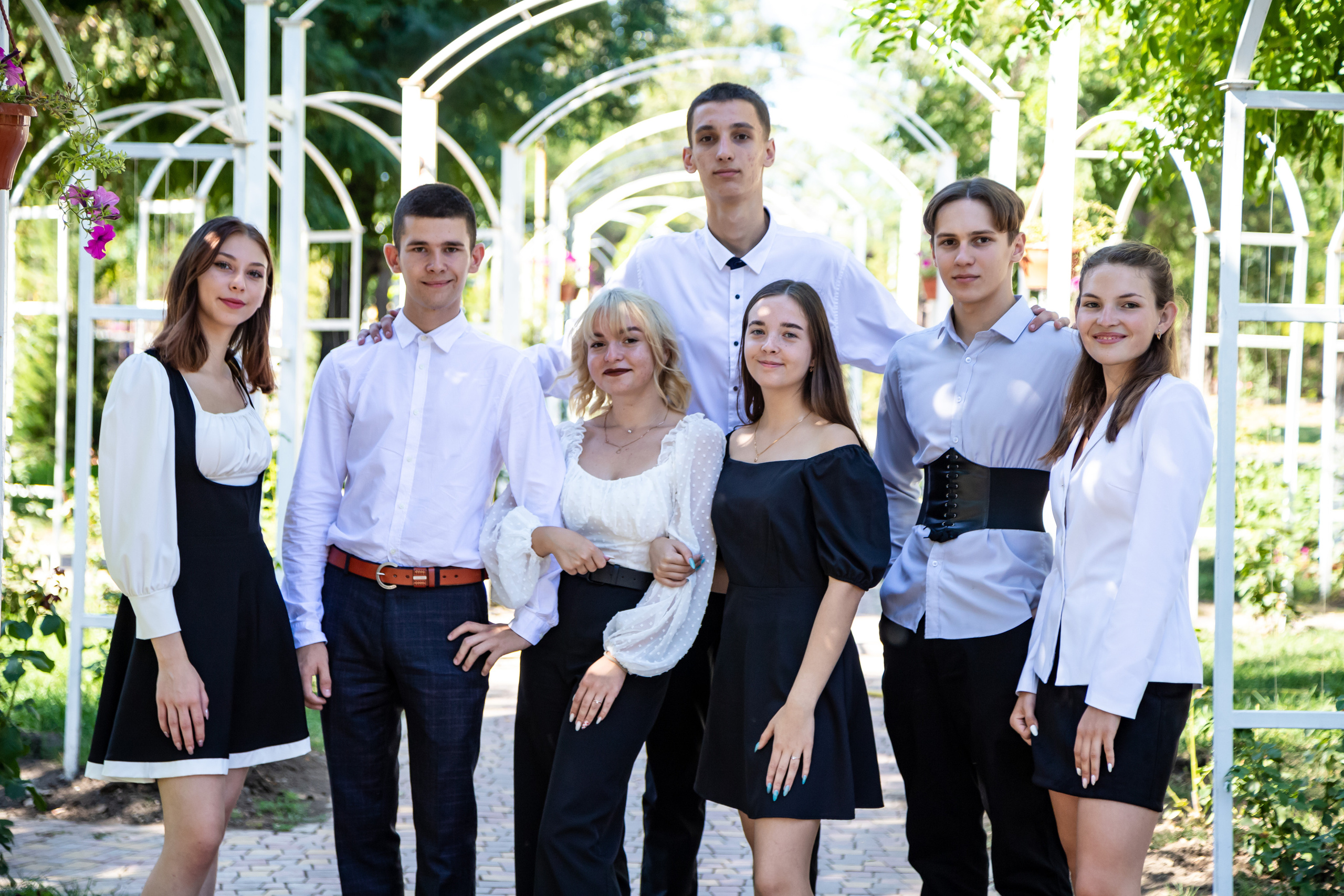 9-11 классы на улице. Выпускной альбом Шахты Ростов