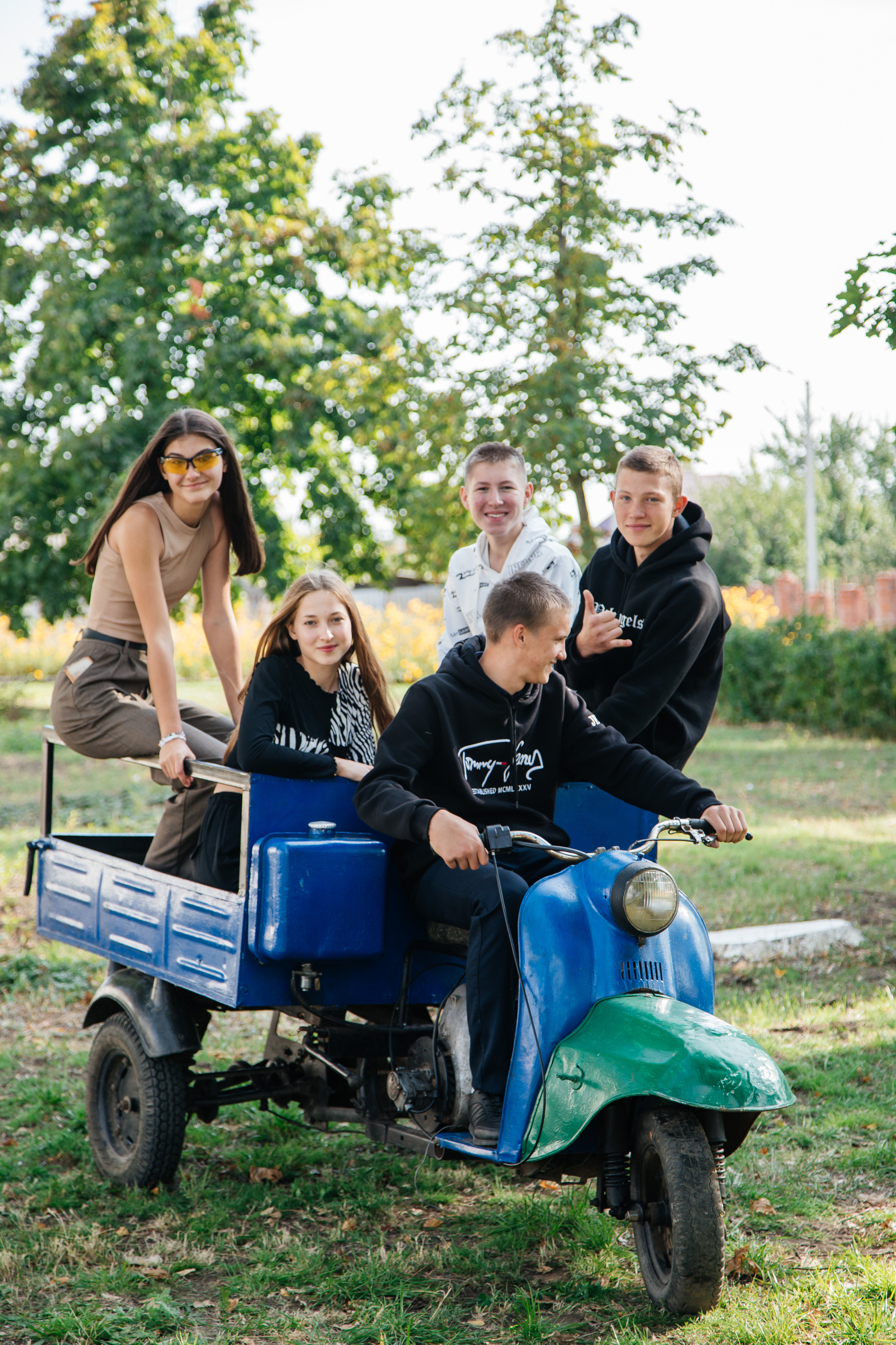 9-11 классы на улице. Выпускной альбом Шахты Ростов