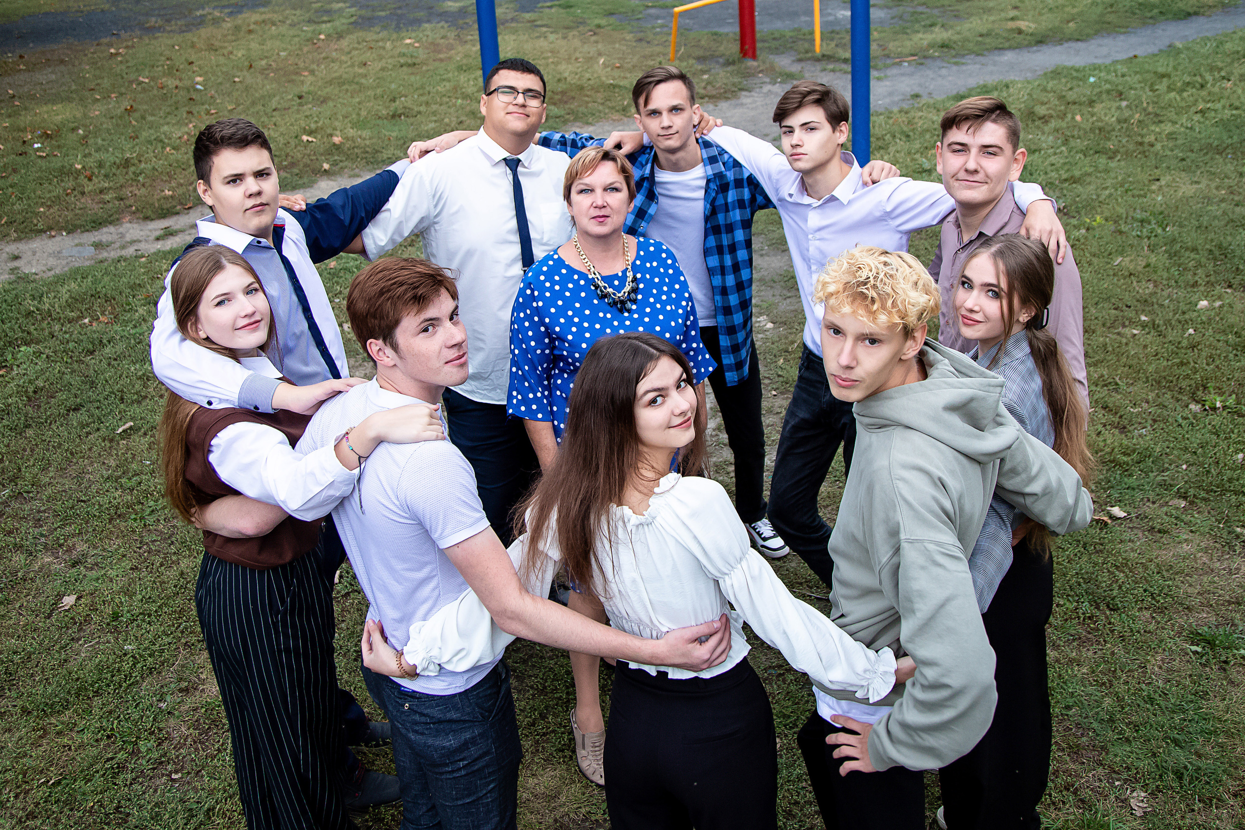 9-11 классы на улице. Выпускной альбом Шахты Ростов